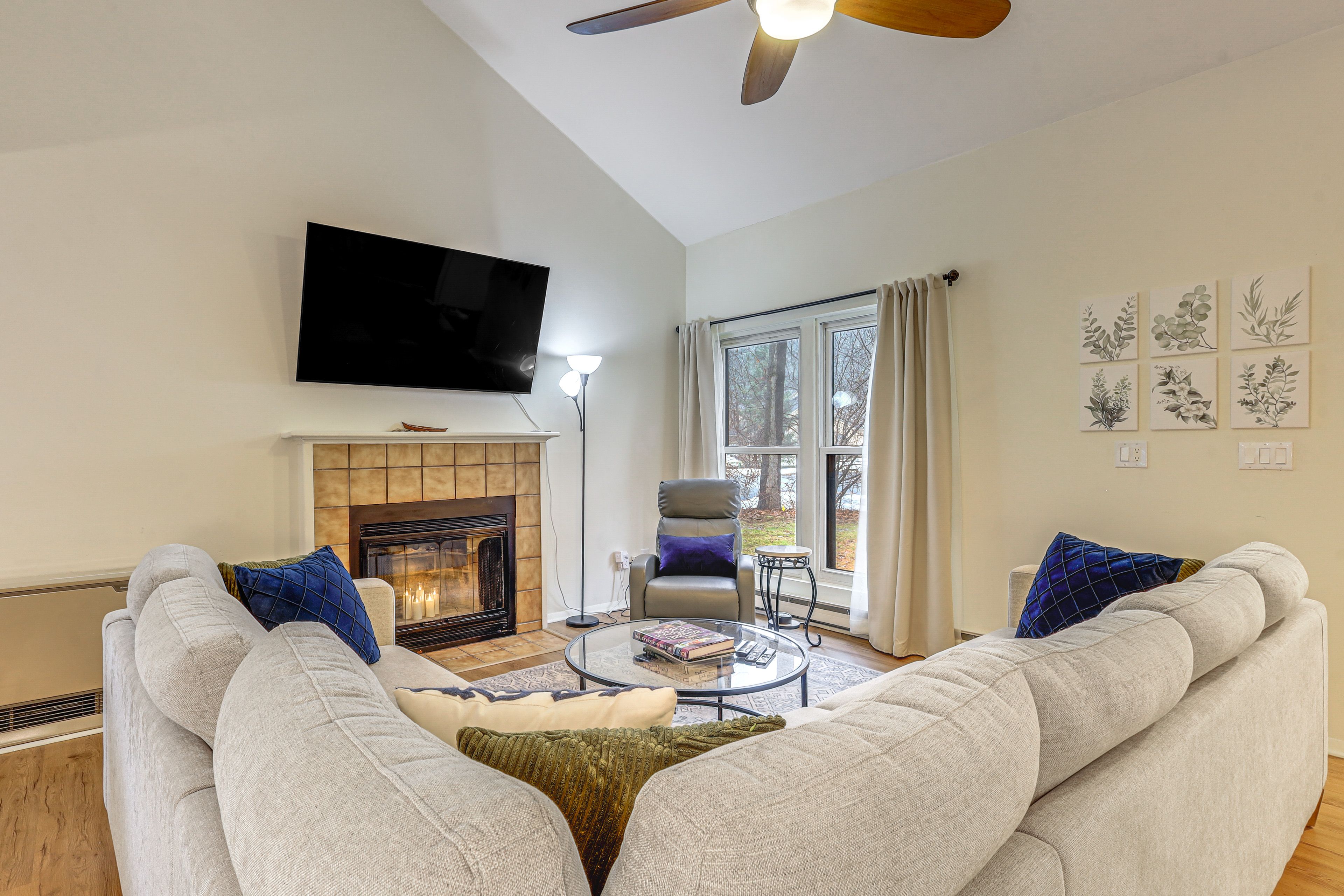Living Area | Fireplace | Smart TV w/ Cable | Board Games | 1st Floor