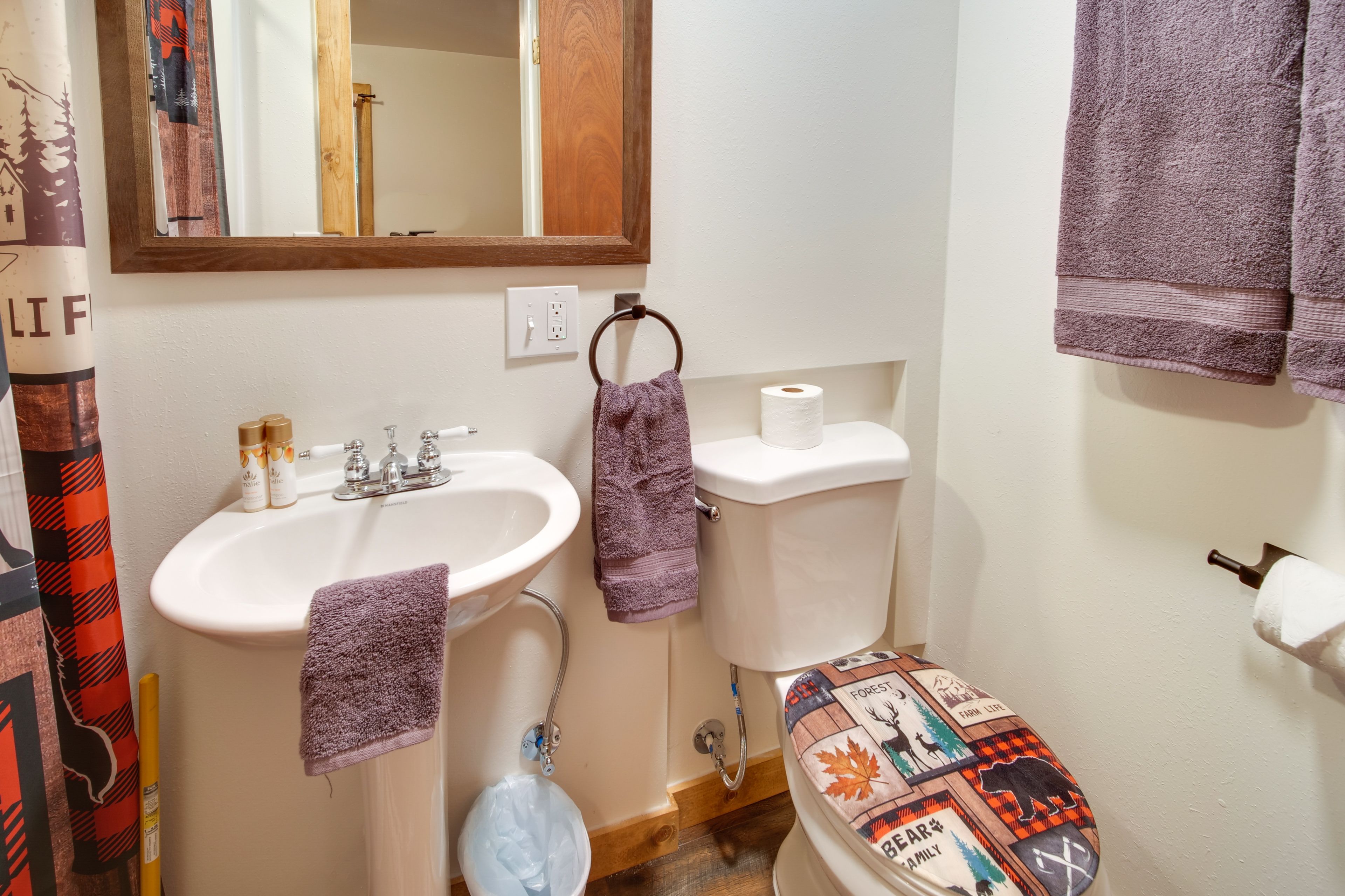 Full Bathroom | Complimentary Toiletries