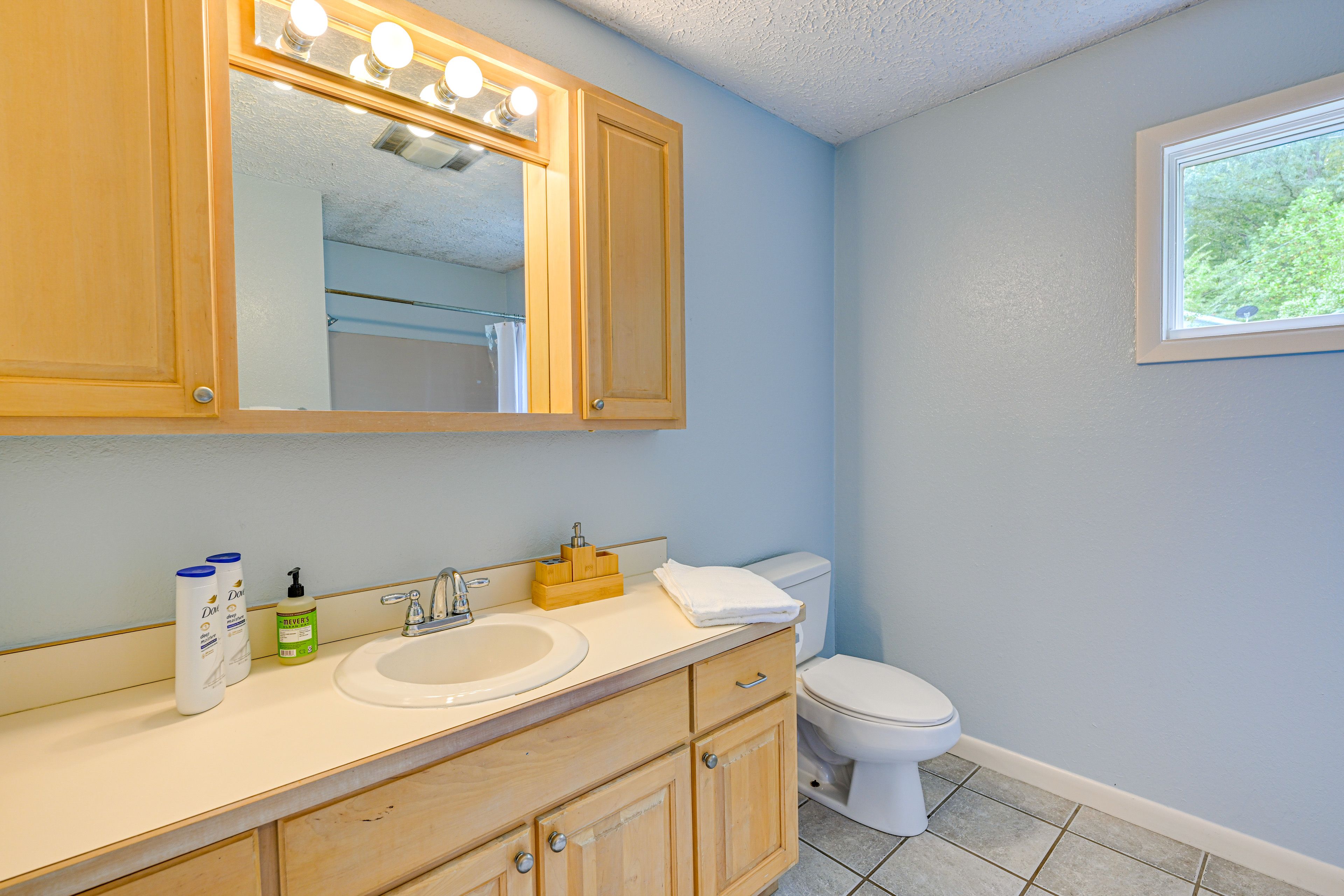 Full Bathroom | 1st Floor
