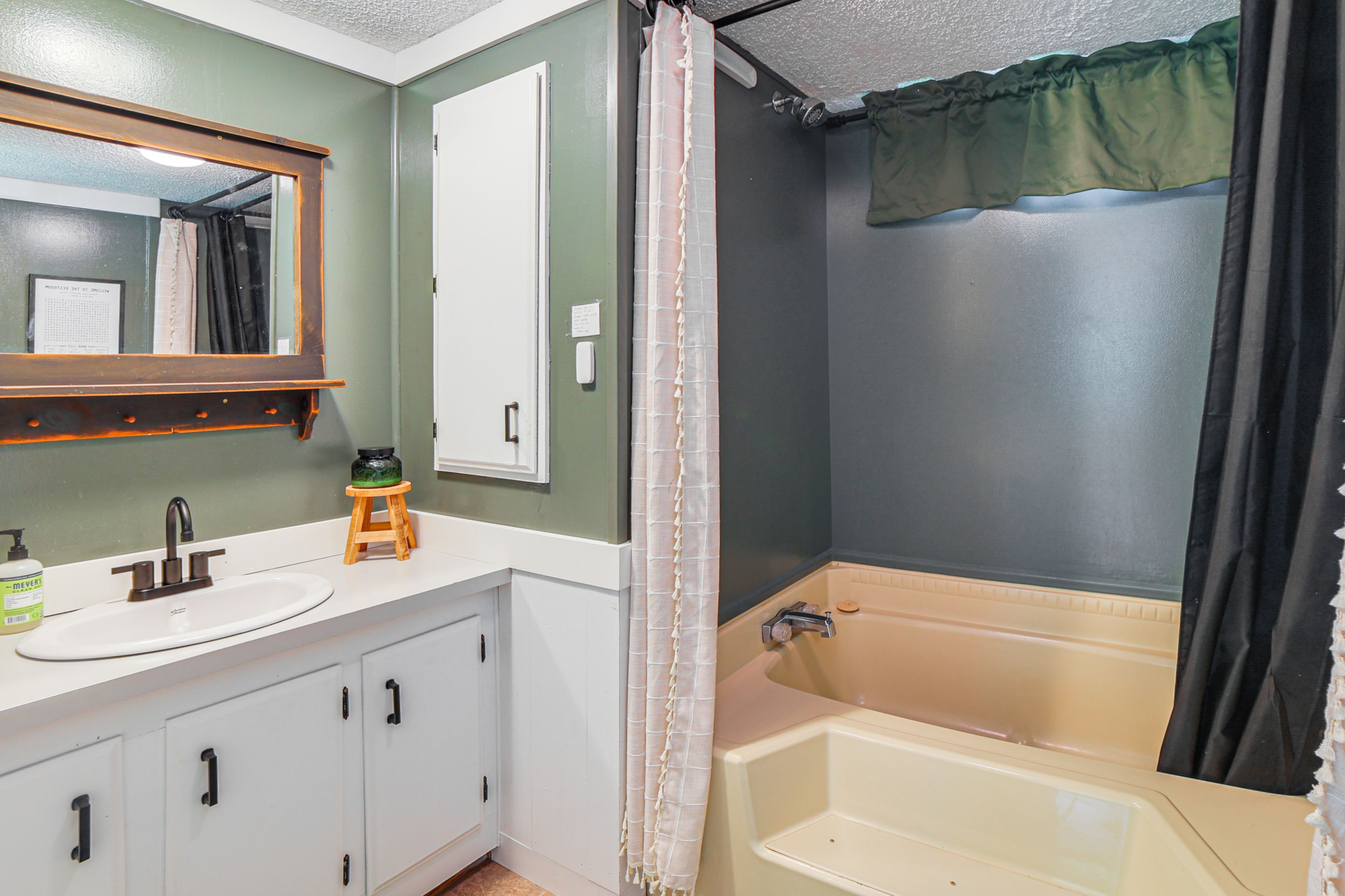 Full Bathroom