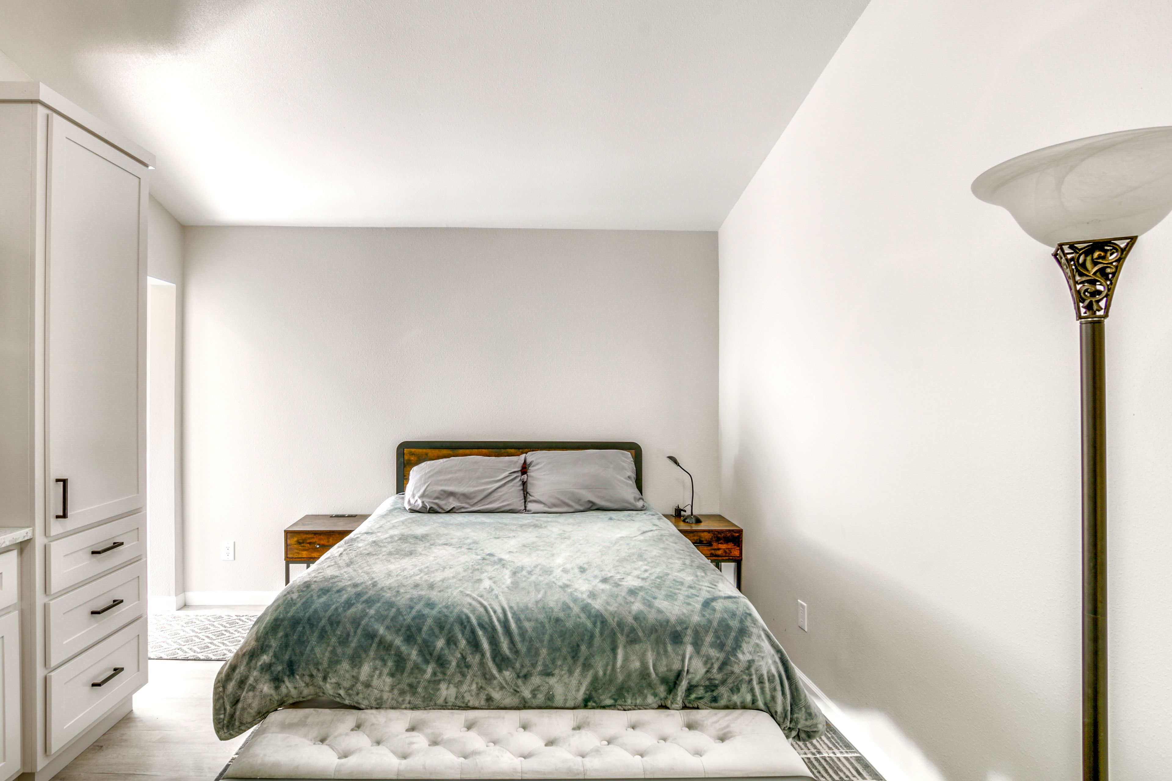 Studio | Queen Bed | Linens Provided