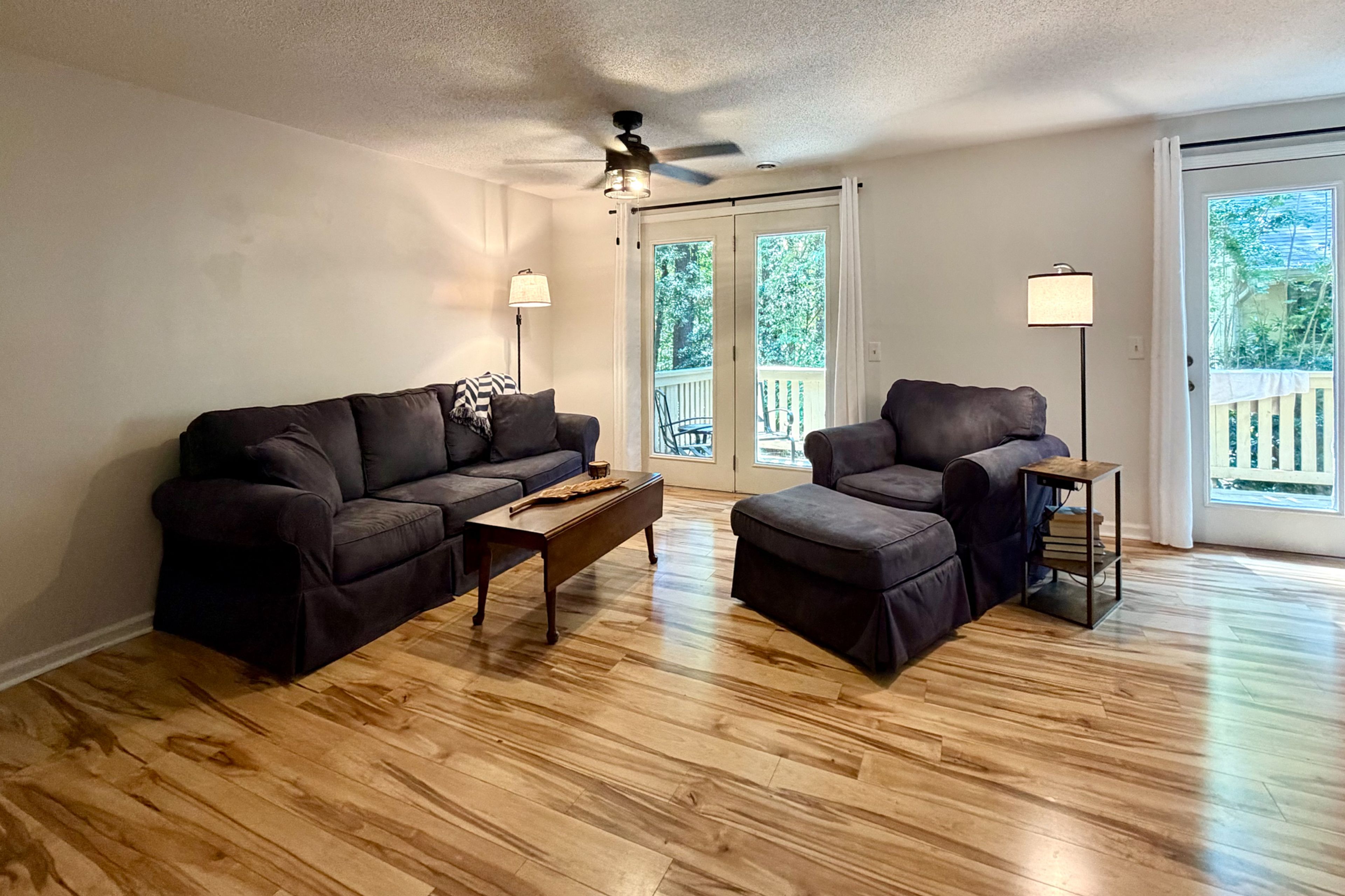 Living Room | Free WiFi | Smart TV | 1st Floor