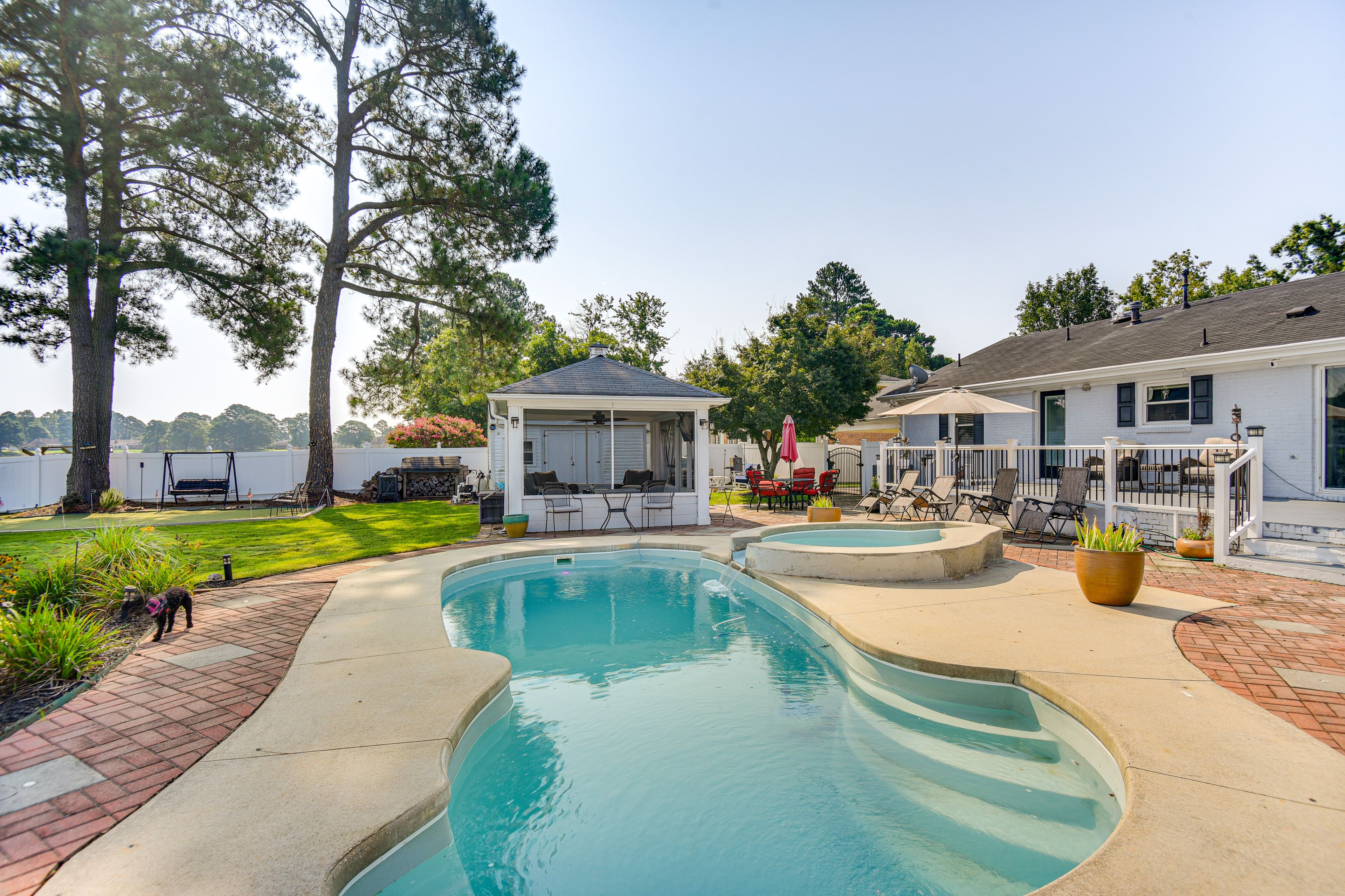 Seasonal Pool (Open Memorial Day to Labor Day)