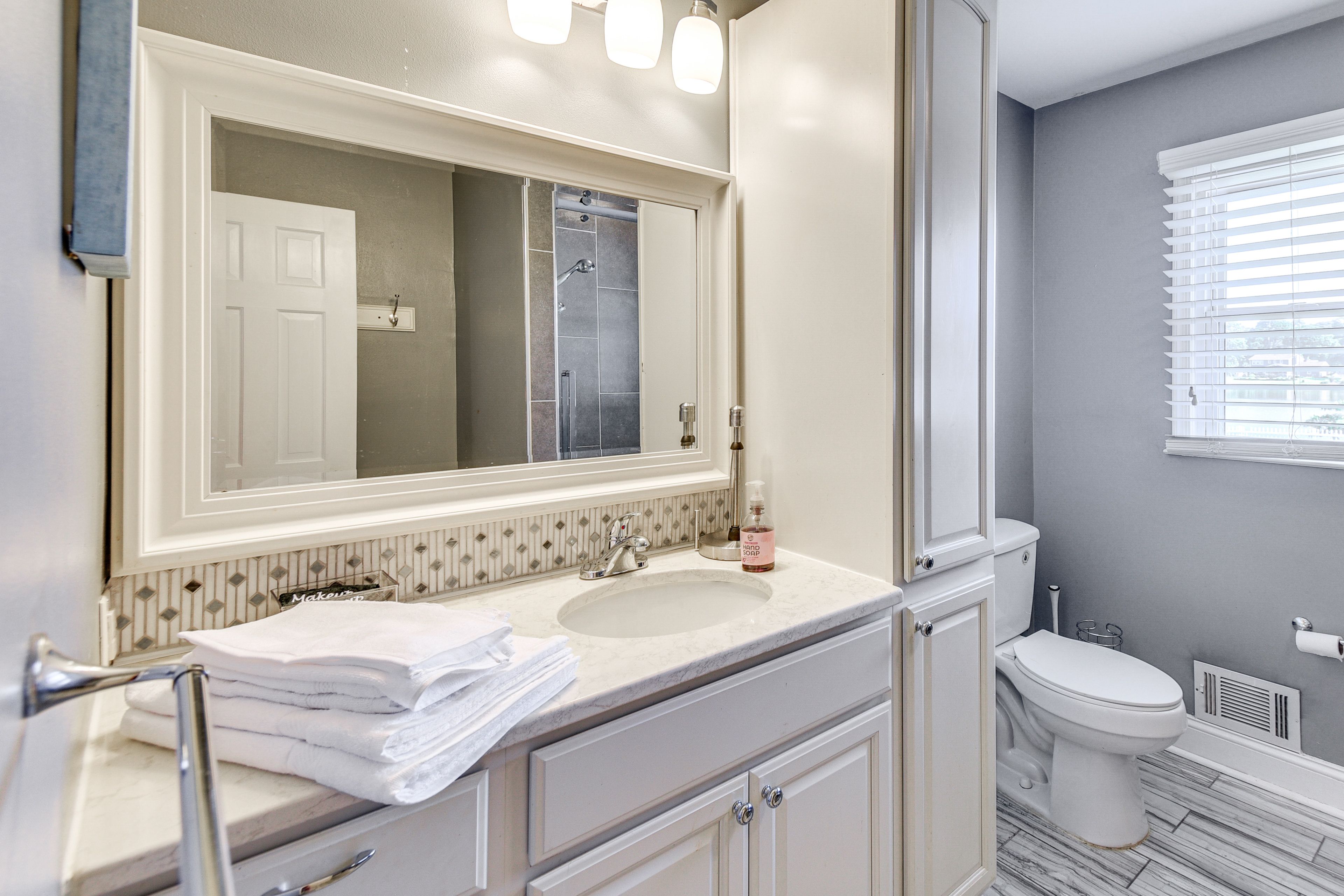 Full Bathroom
