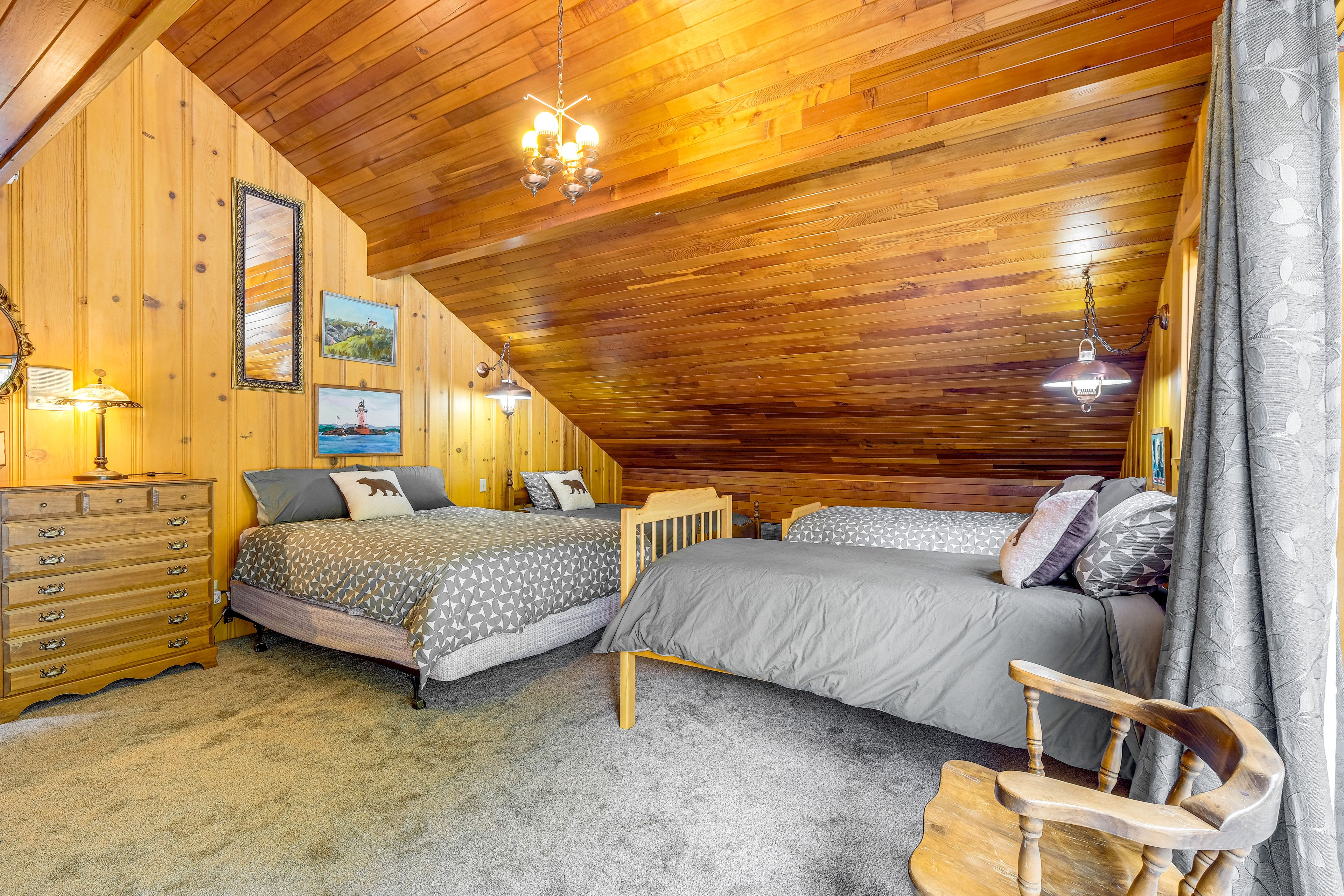 Bedroom 4 | 2nd Floor | Queen Bed | 3 Twin Beds