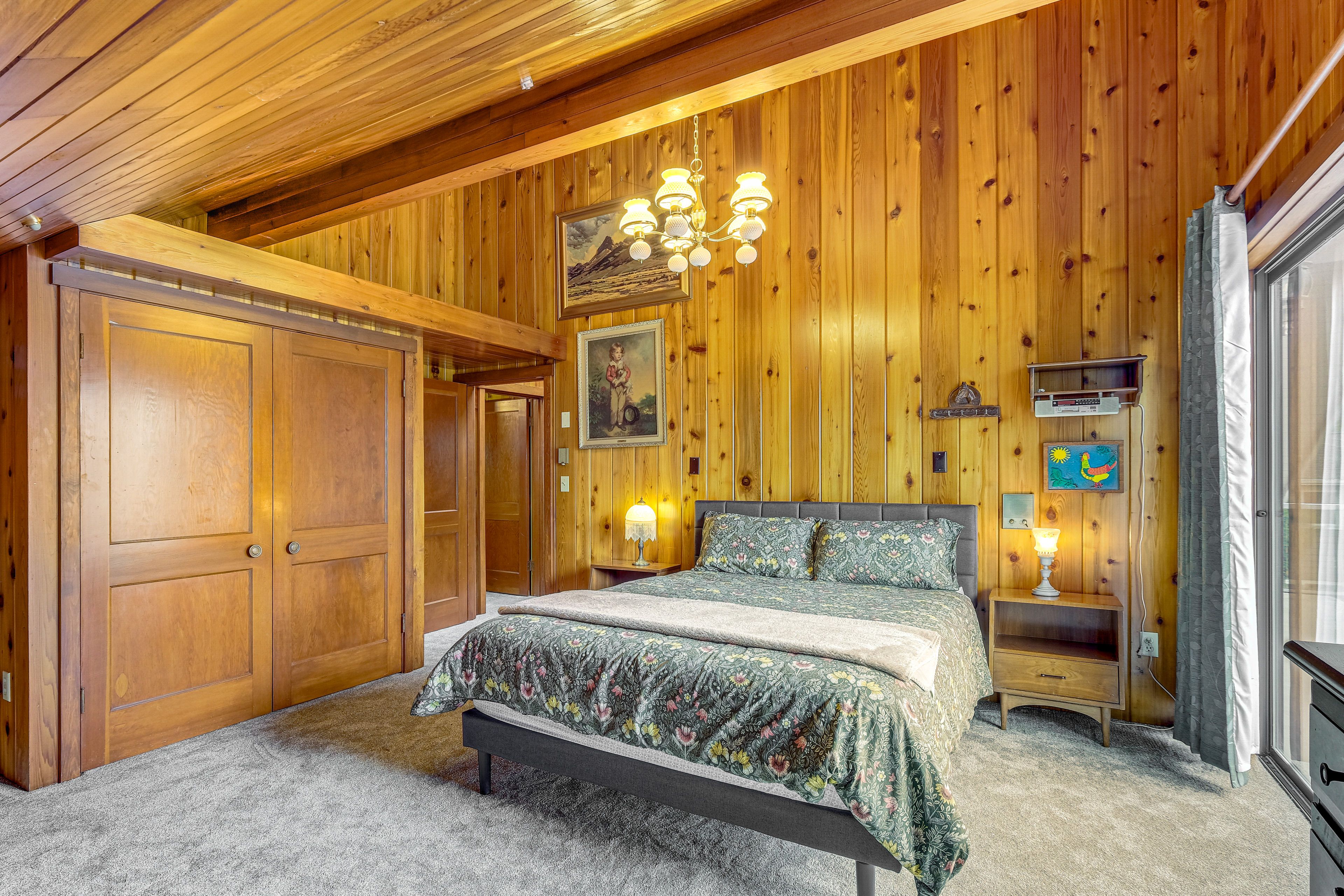 Bedroom 2 | 2nd Floor | Queen Bed