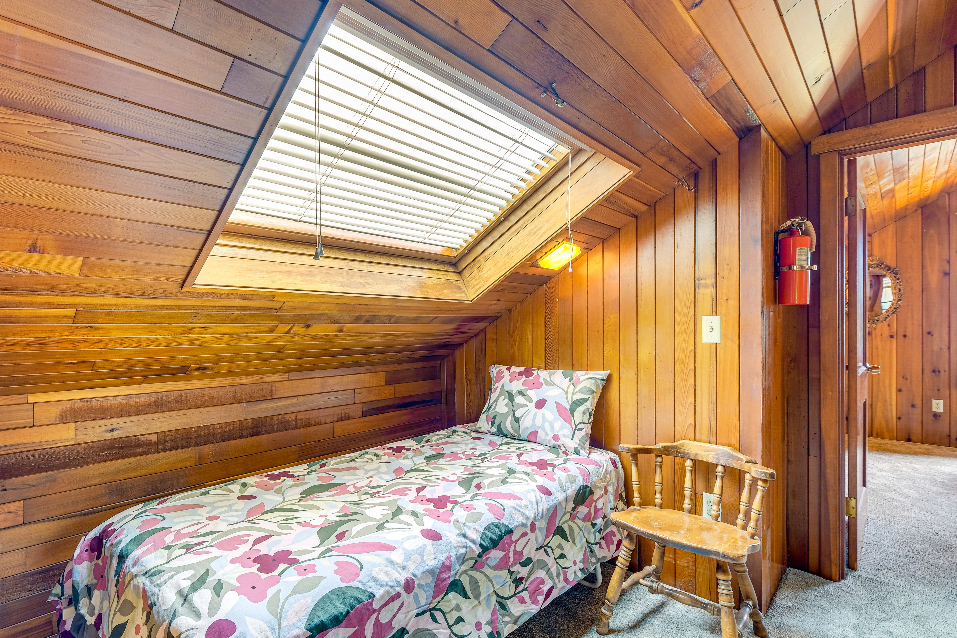 Sleeping Nook | 2nd Floor | Twin Rollaway Bed