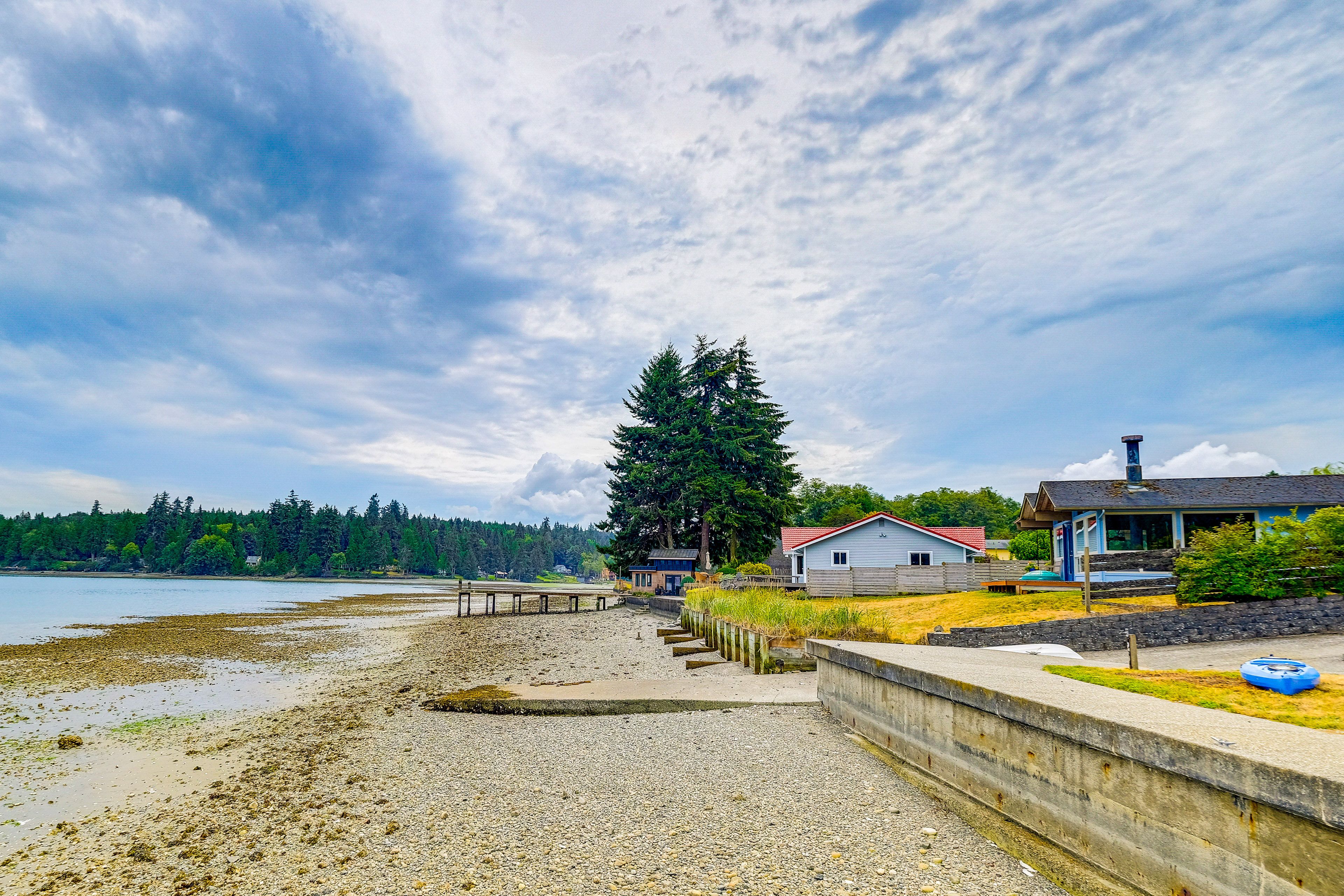 Private Community Beach | Seasonal Clamming & Fishing On-Site