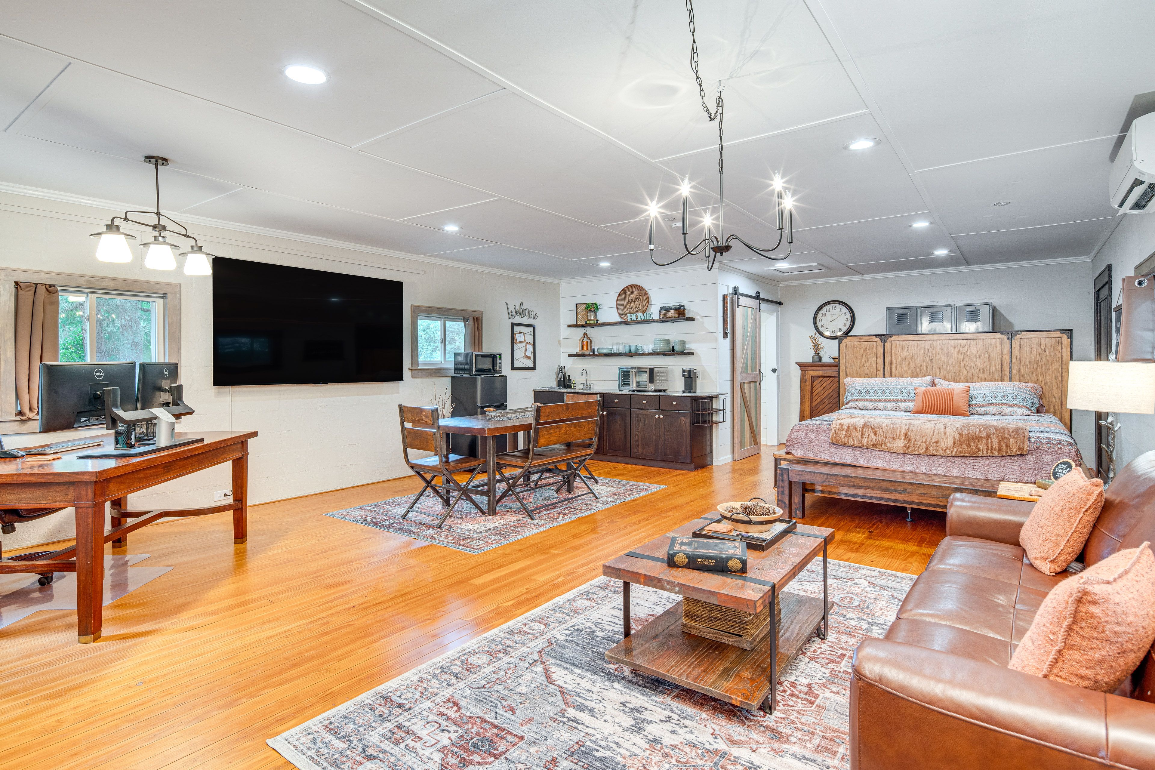 Studio | Keyless Entry | WFH-Friendly Space w/ Dual Monitors