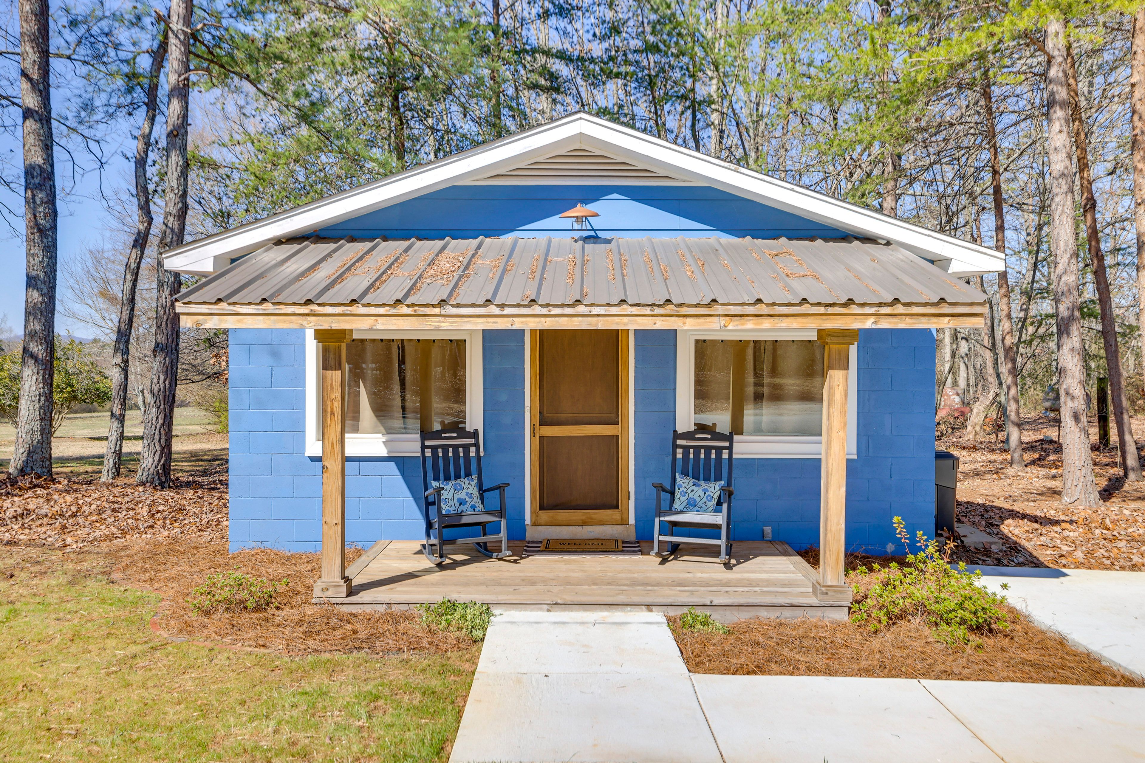 Greer Vacation Rental | Studio | 1BA | 700 Sq Ft | 2 Steps Required to Enter