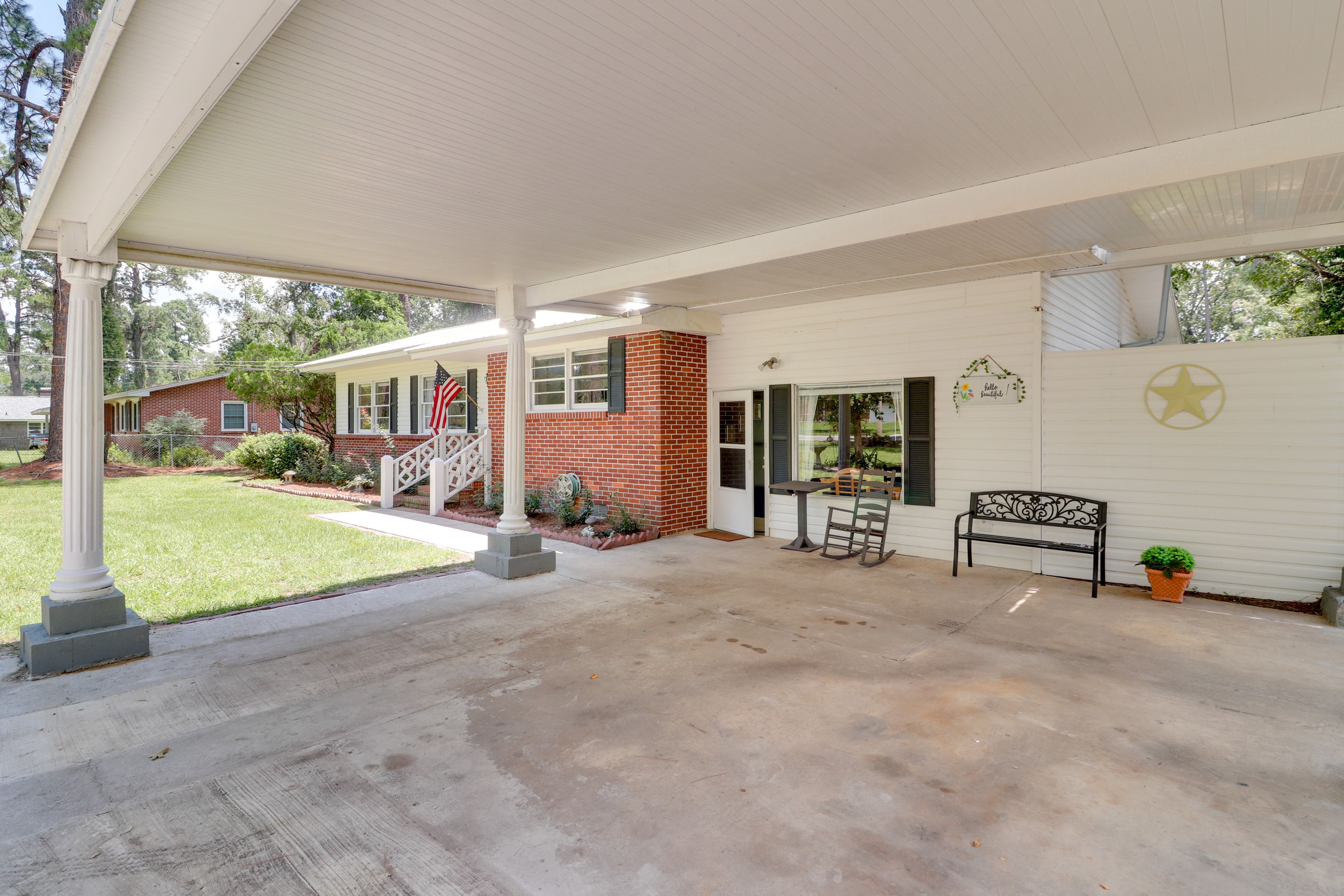 Home Exterior | Parking | Driveway (6 Vehicles)