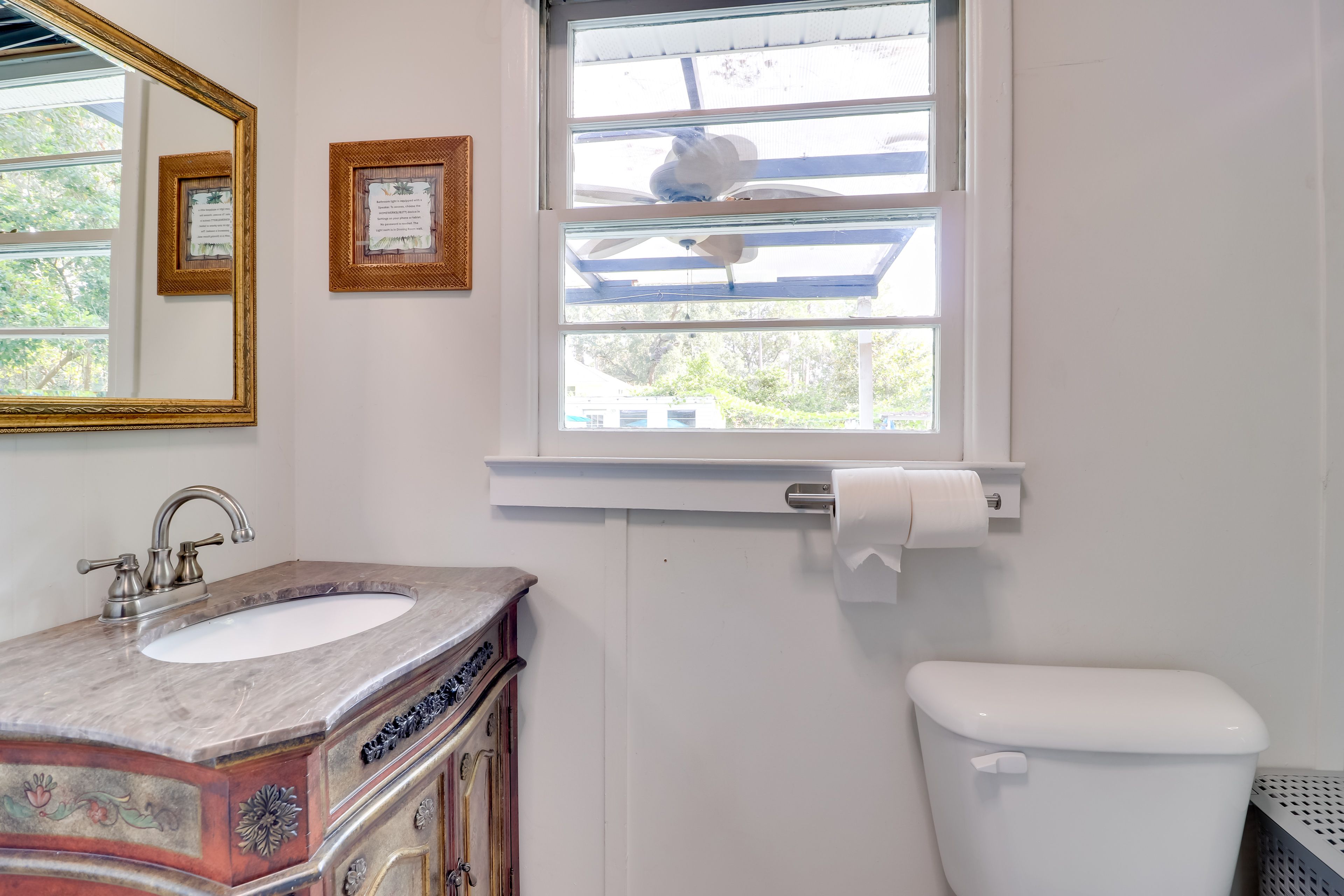 Full Bathroom | Towels Provided | Washer & Dryer