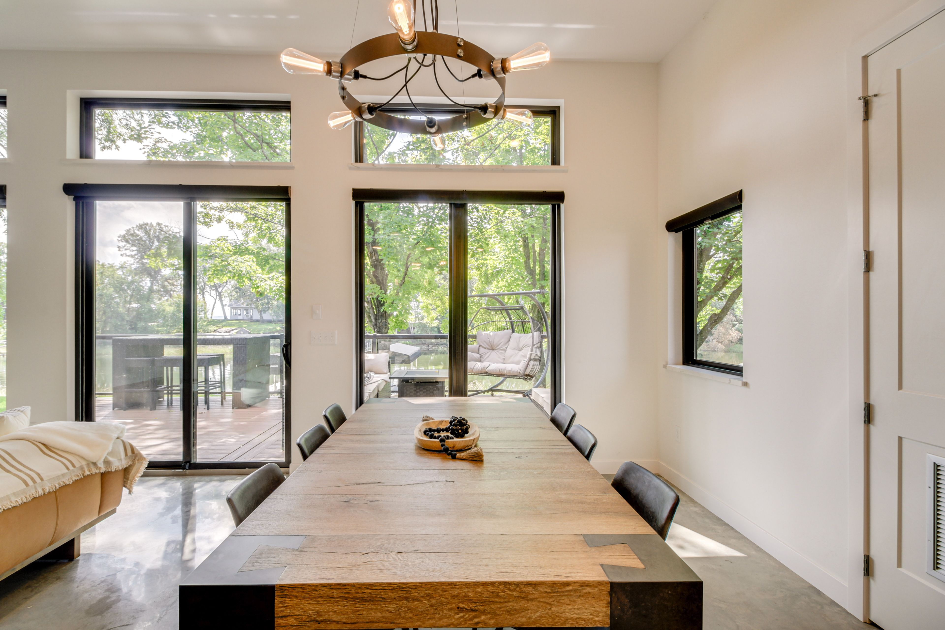 Dining Area | Dishware & Flatware Provided