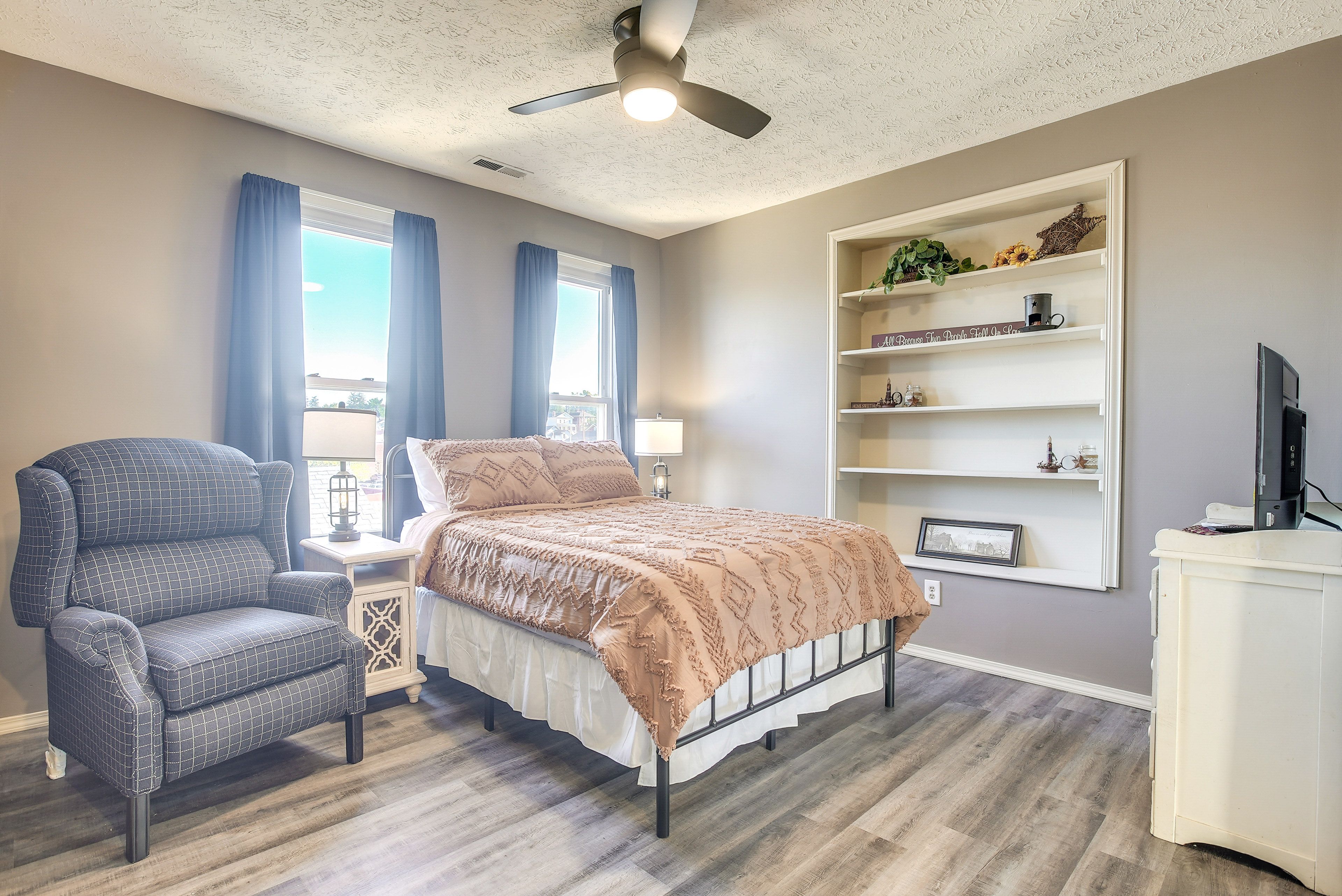 Bedroom 1 | Full Bed | Smart TV