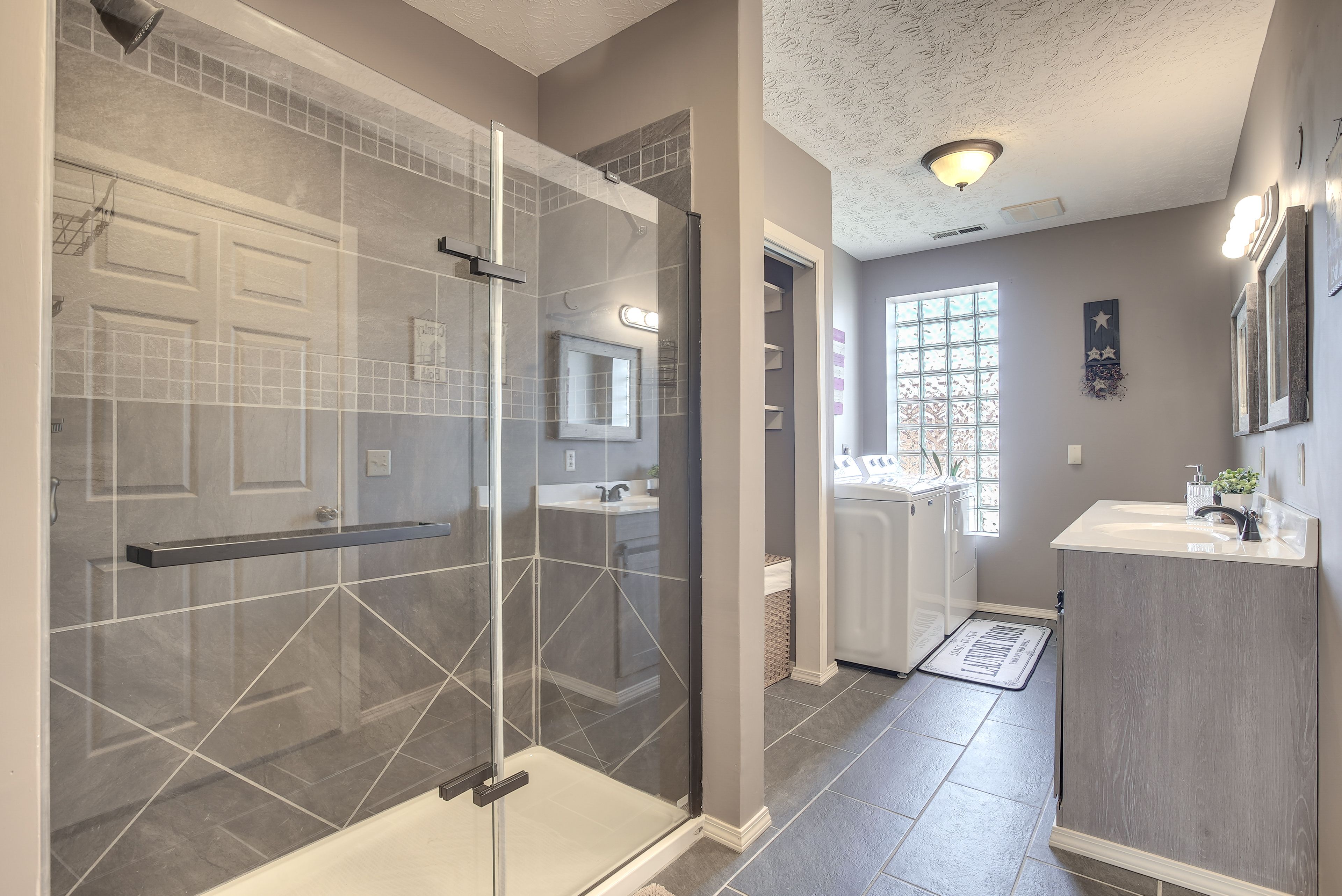 Full Bathroom | Washer & Dryer