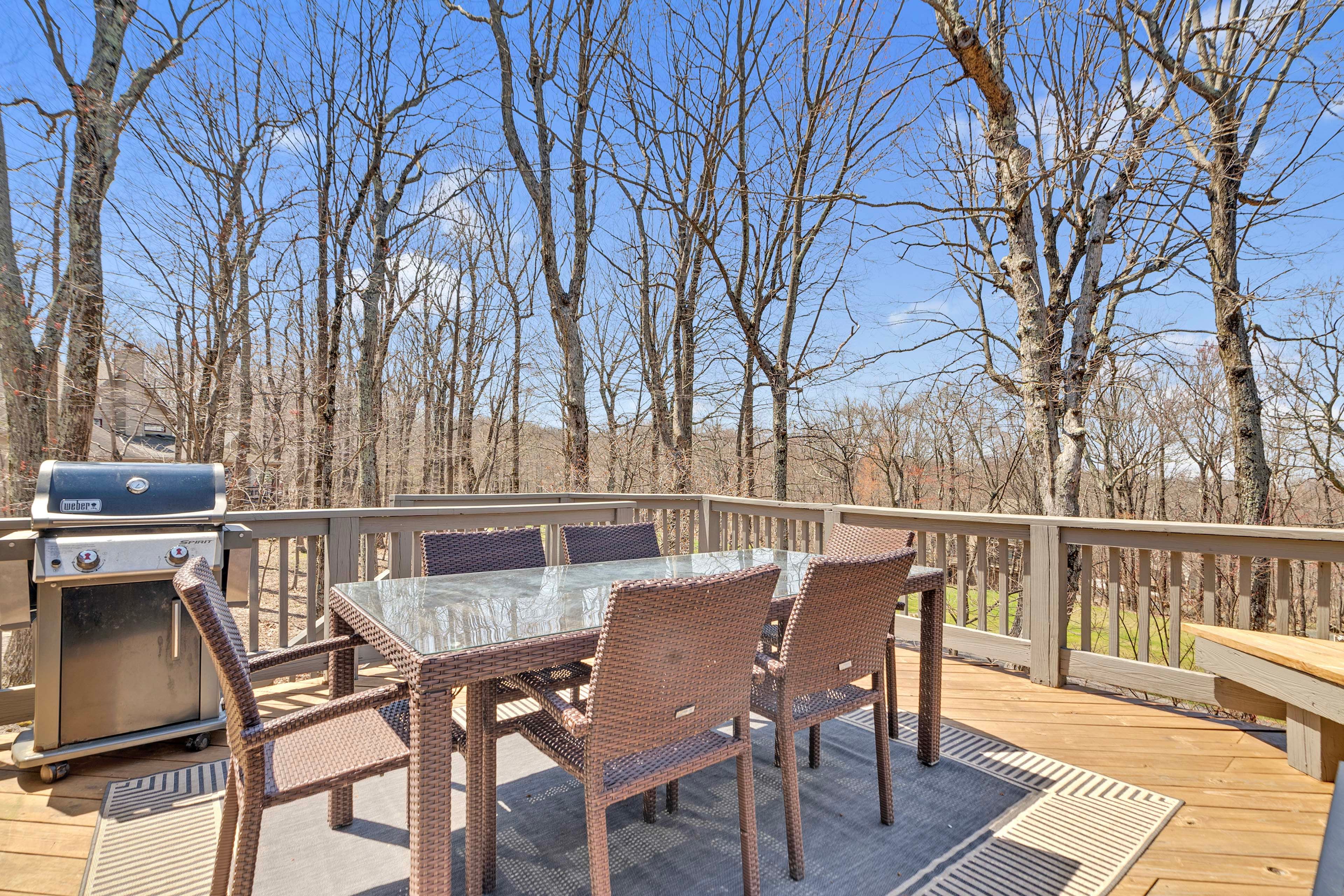 Upper Deck | Gas Grill | Dining Area | Gas Fire Table