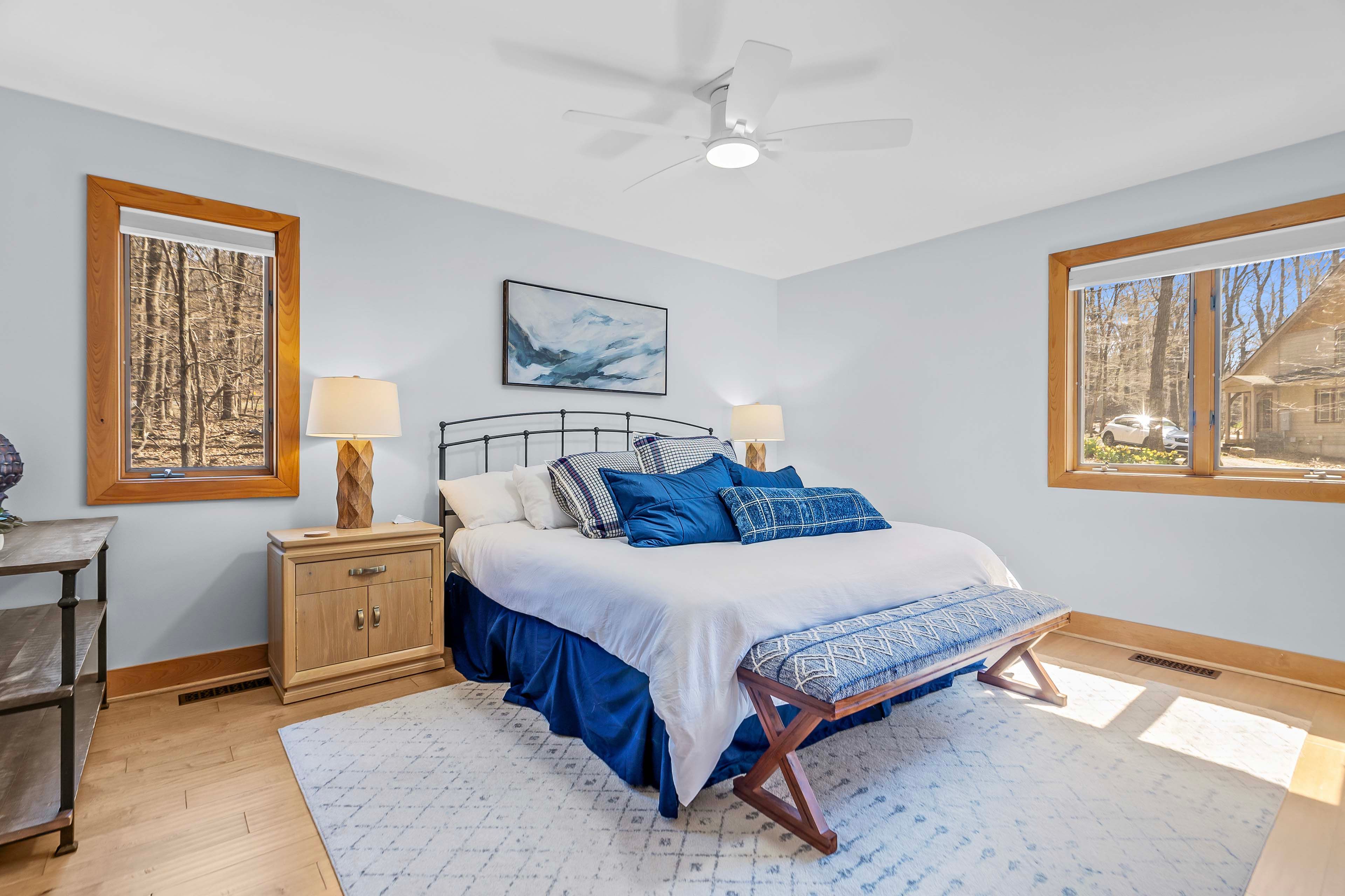 Bedroom 2 | King Bed | 1st Floor | Hangers