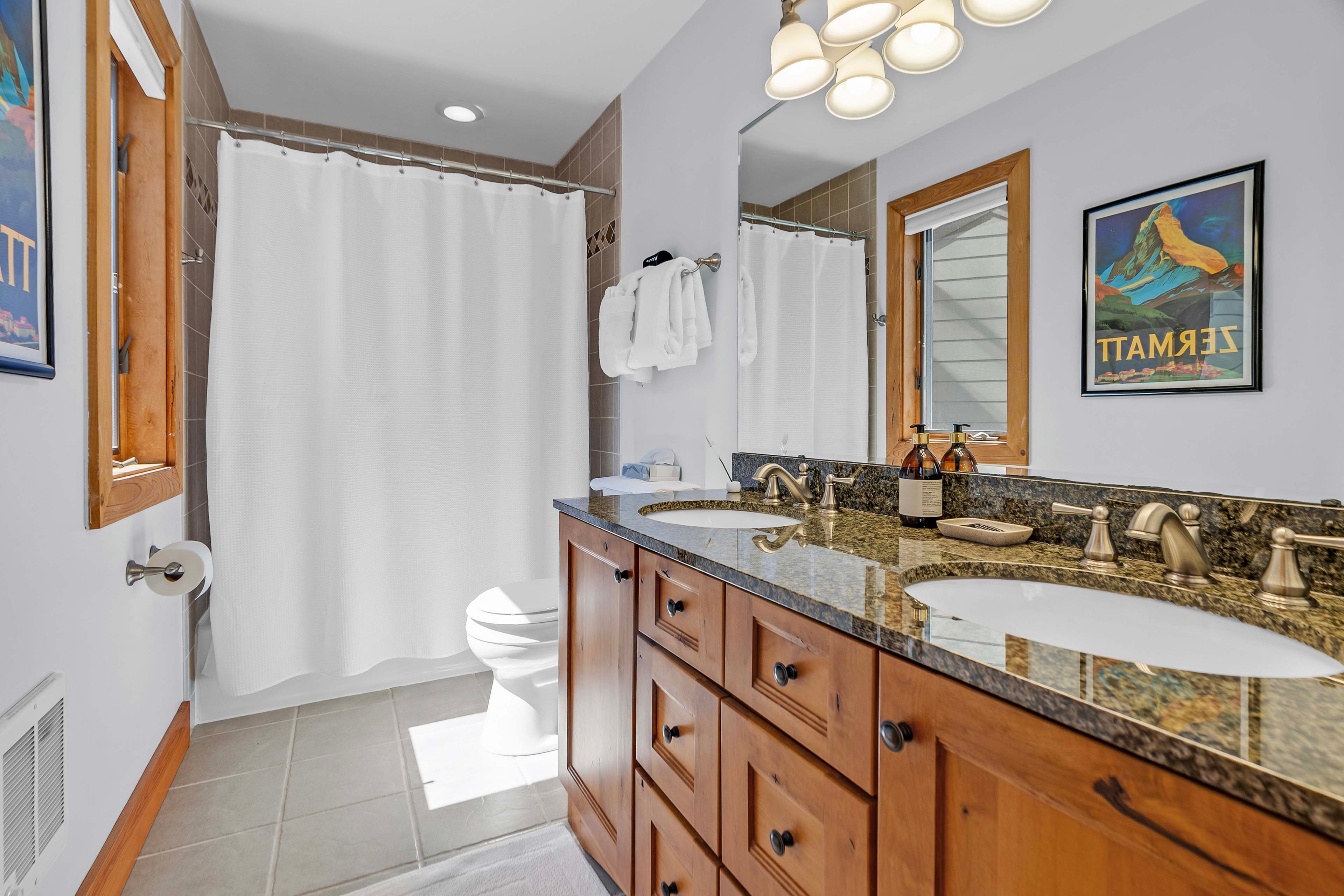 Full Bathroom | 1st Floor | Hair Dryer