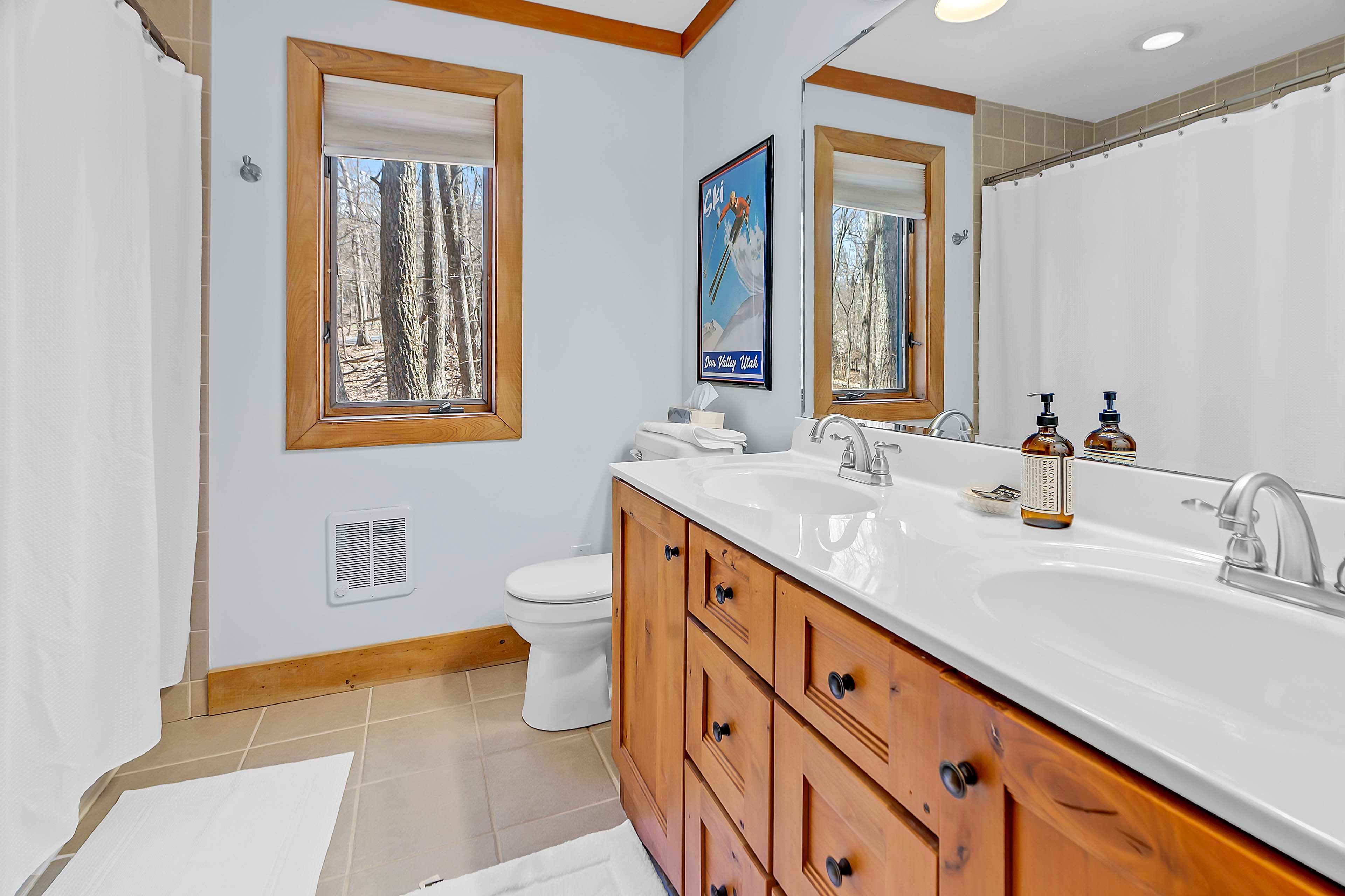 Full Bathroom | 1st Floor