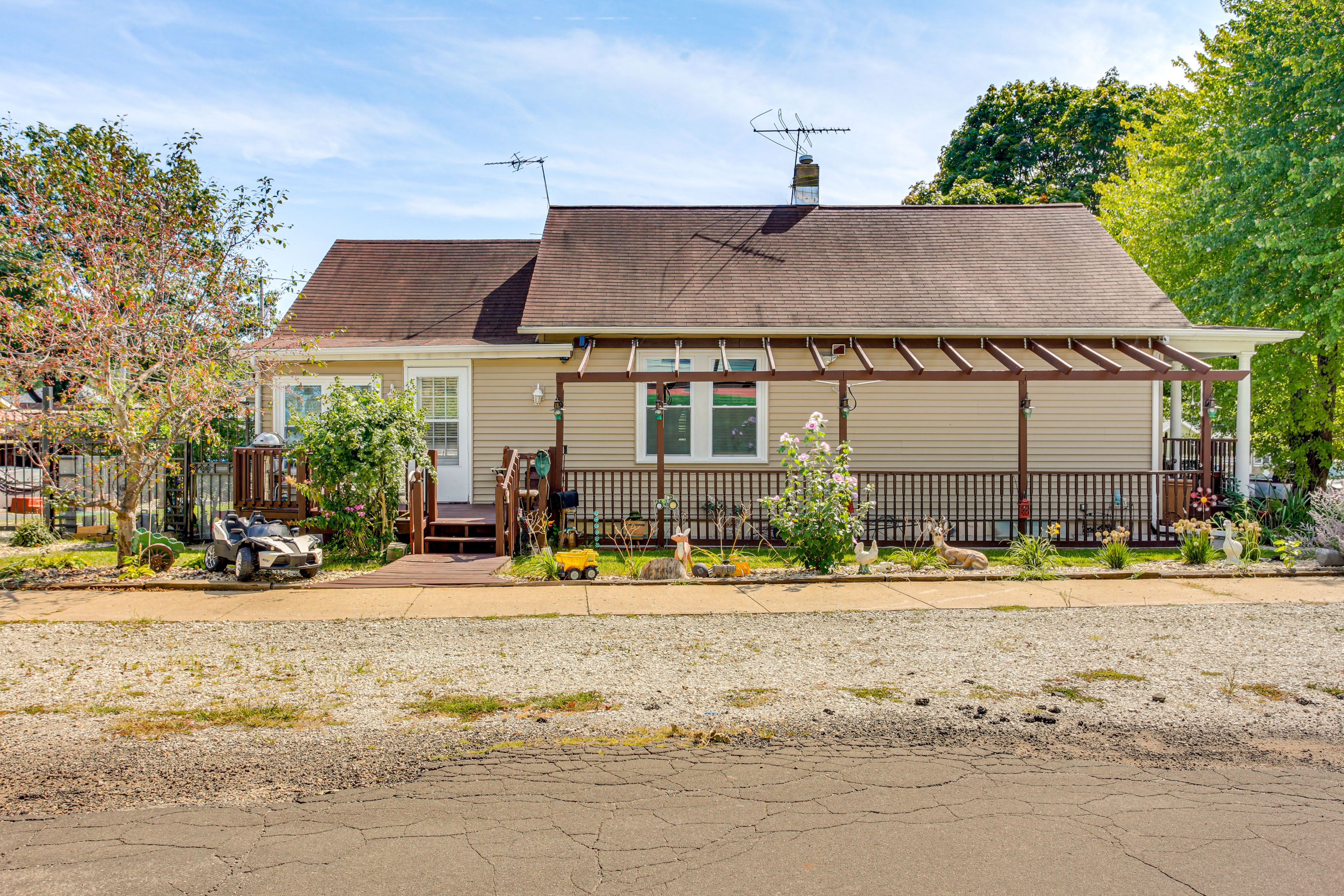 Entryway | Parking | Street Parking (First-Come, First-Served Basis)