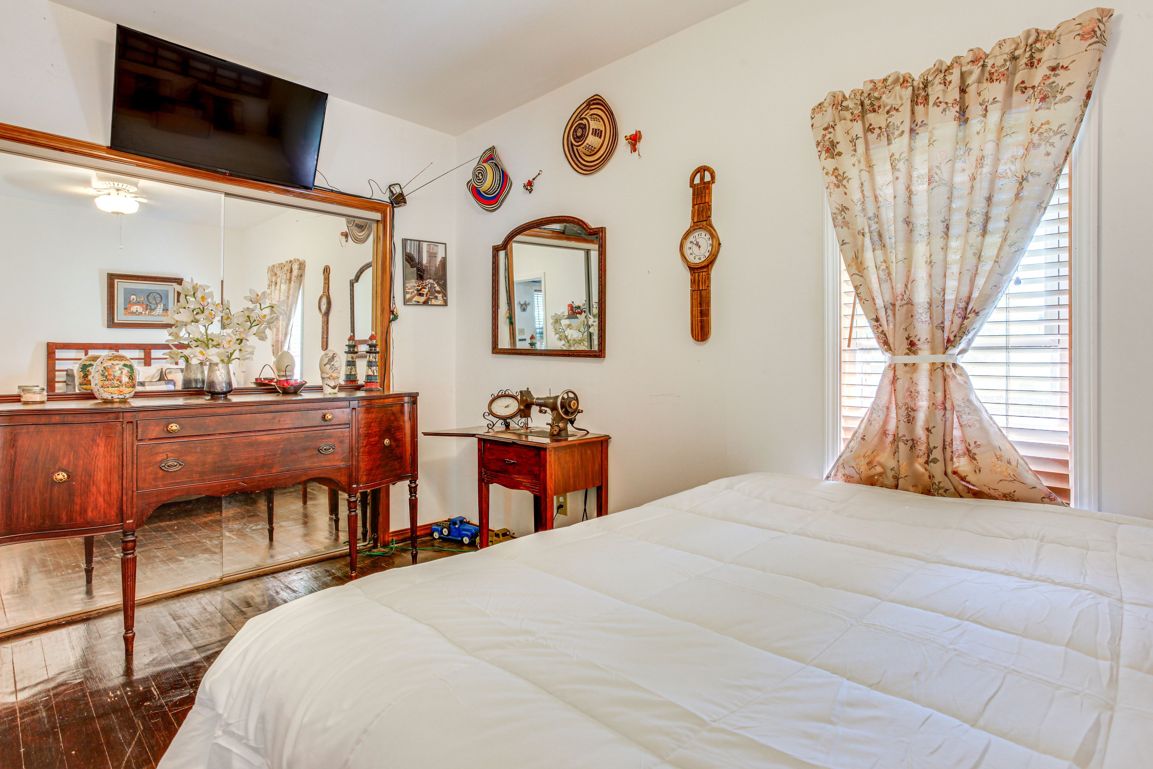 Bedroom 1 | King Bed | Flat-Screen TV | Linens Provided