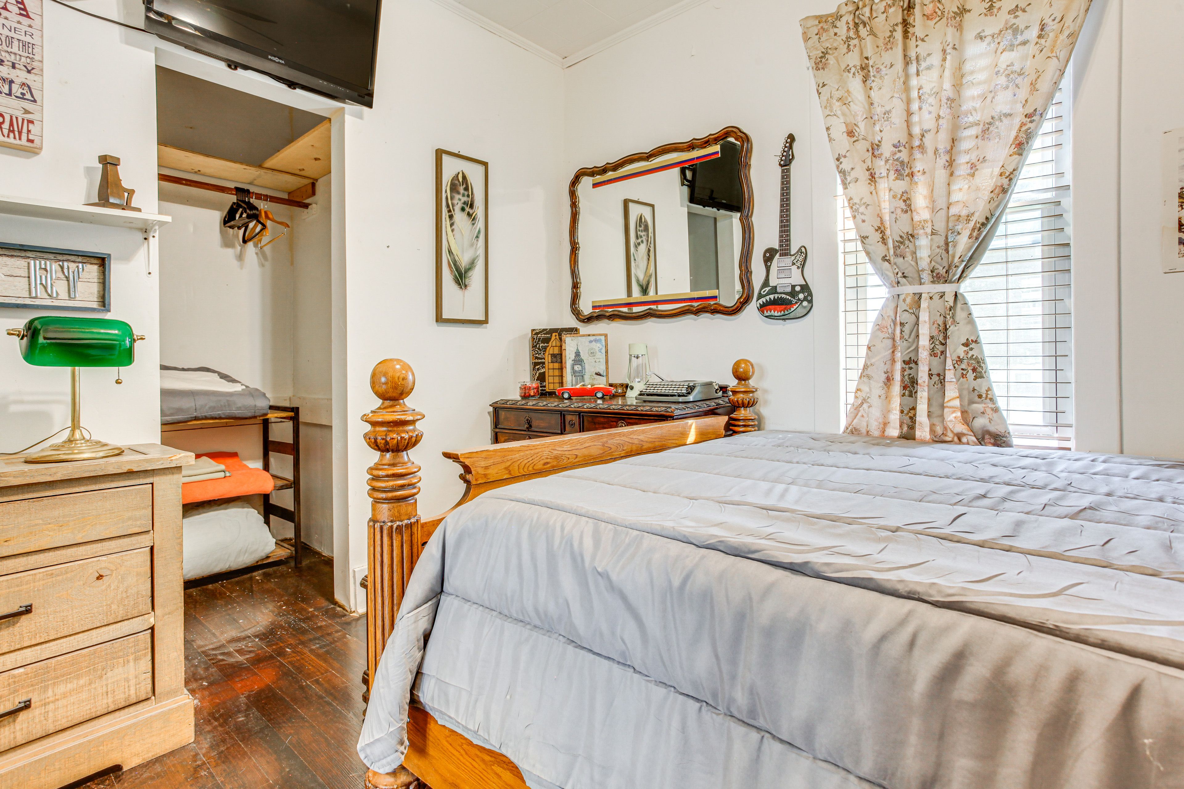Bedroom 2 | Full Bed | Flat-Screen TV | Walk-In Closet