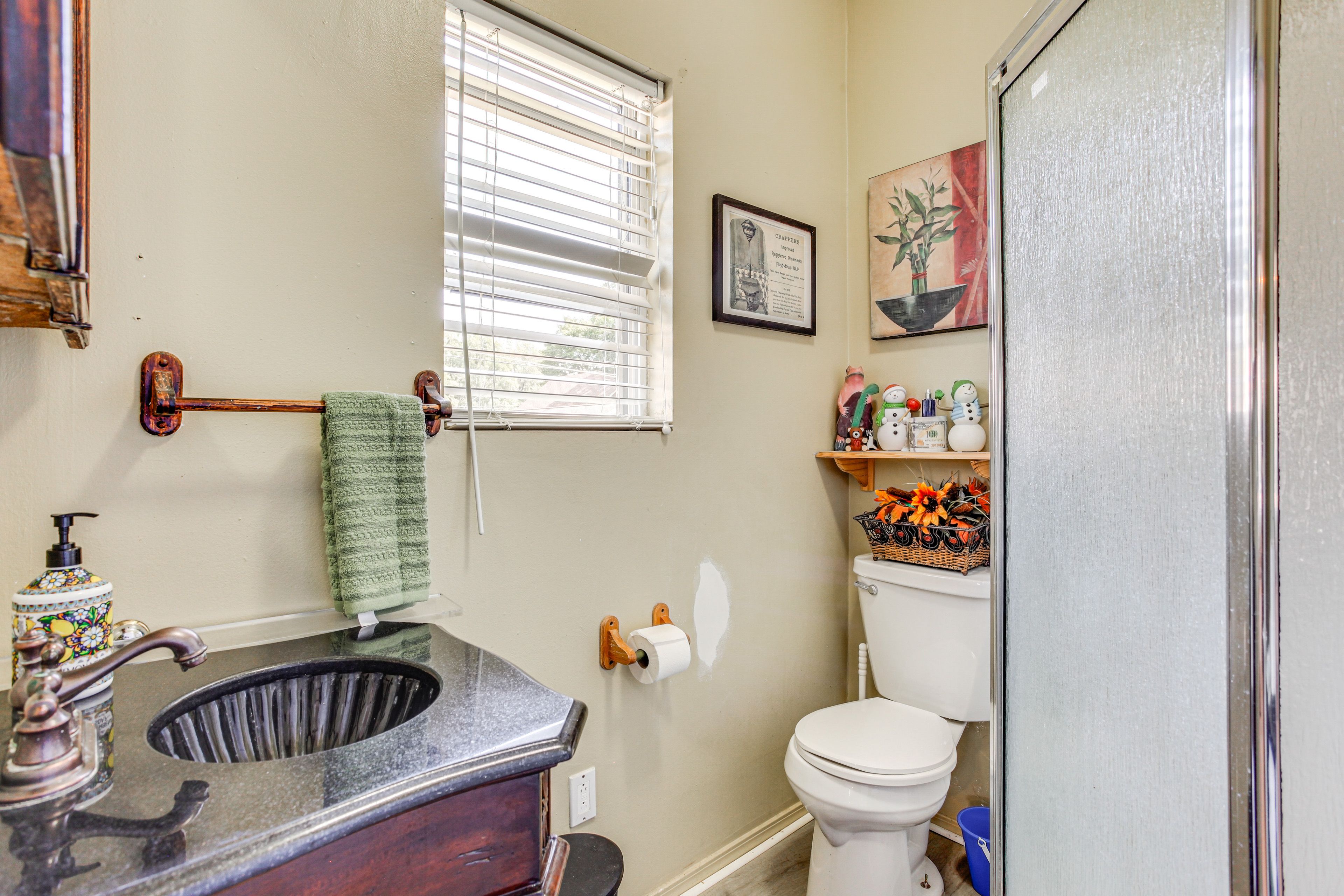 Full Bathroom | Complimentary Toiletries | Towels Provided | Hair Dryer