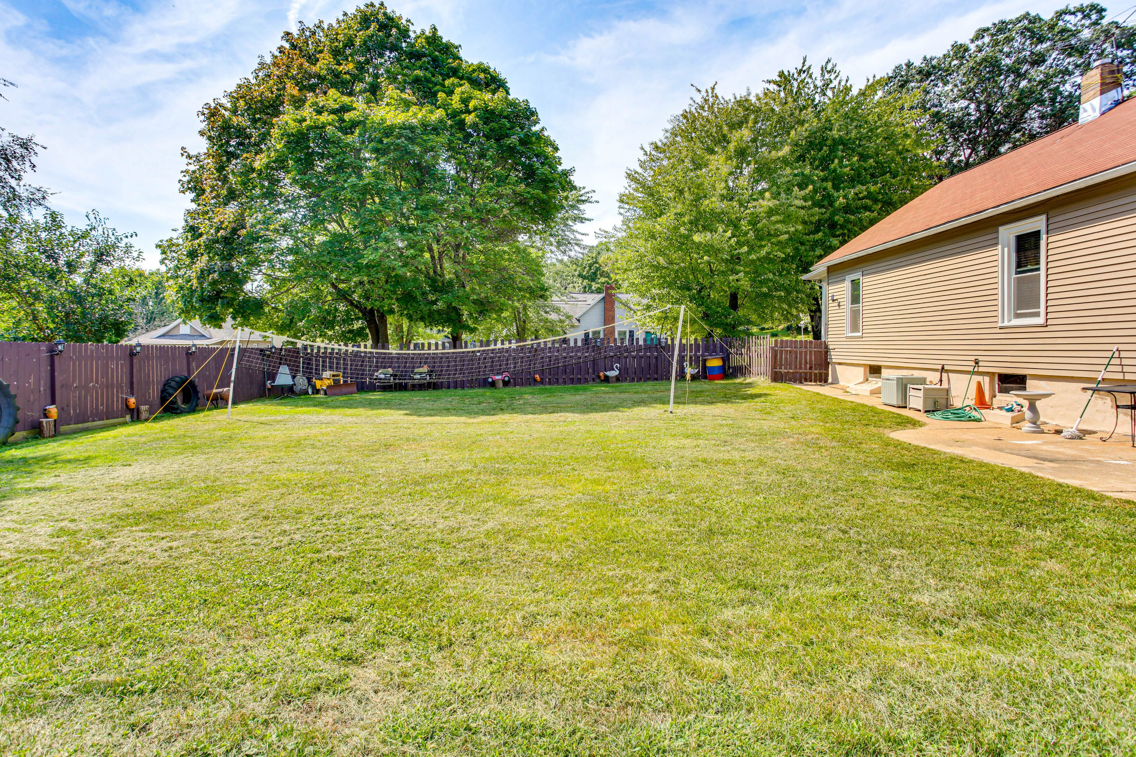 Fenced Backyard | Volleyball Net