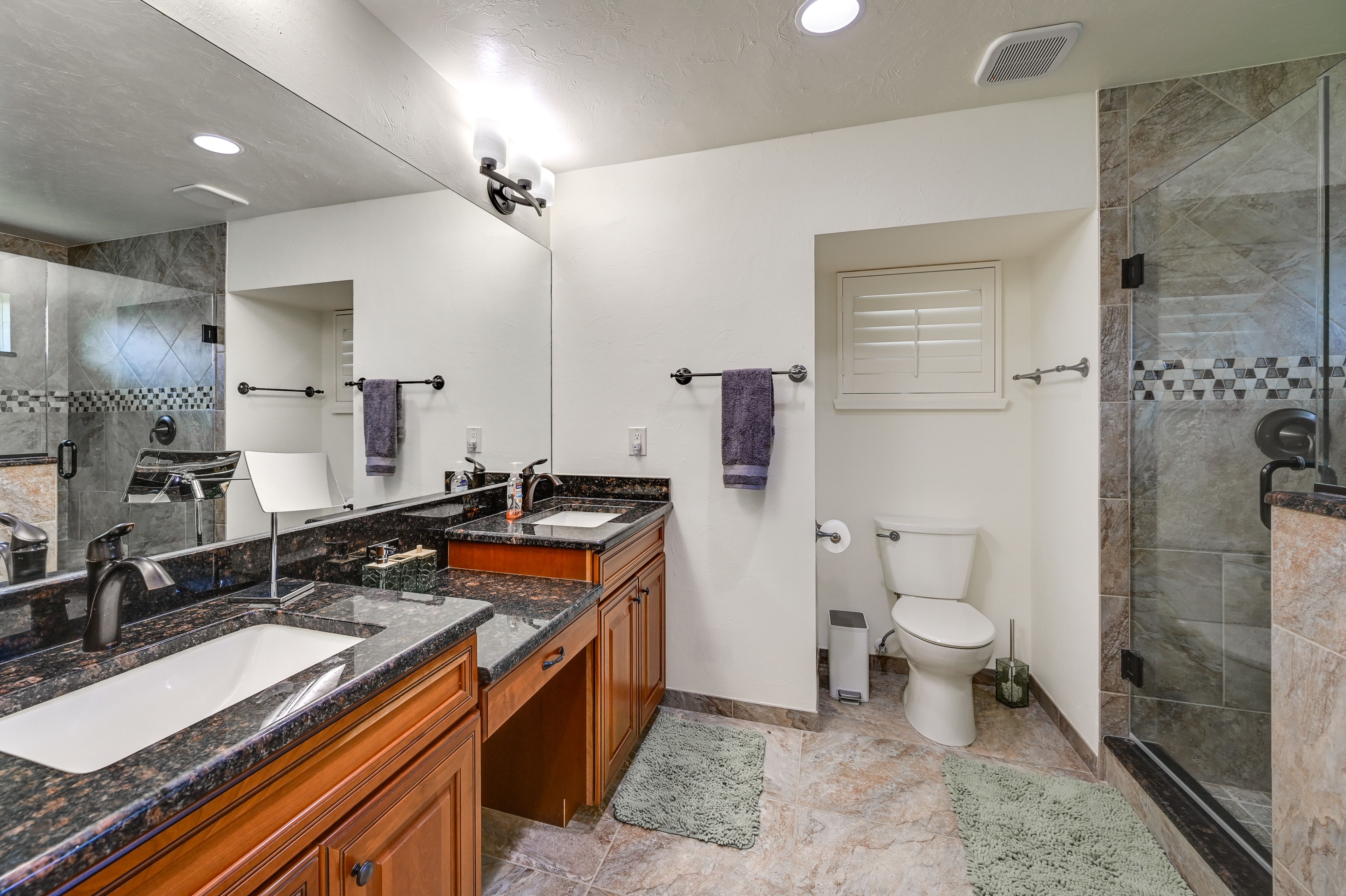 En-Suite Bathroom | Towels Provided