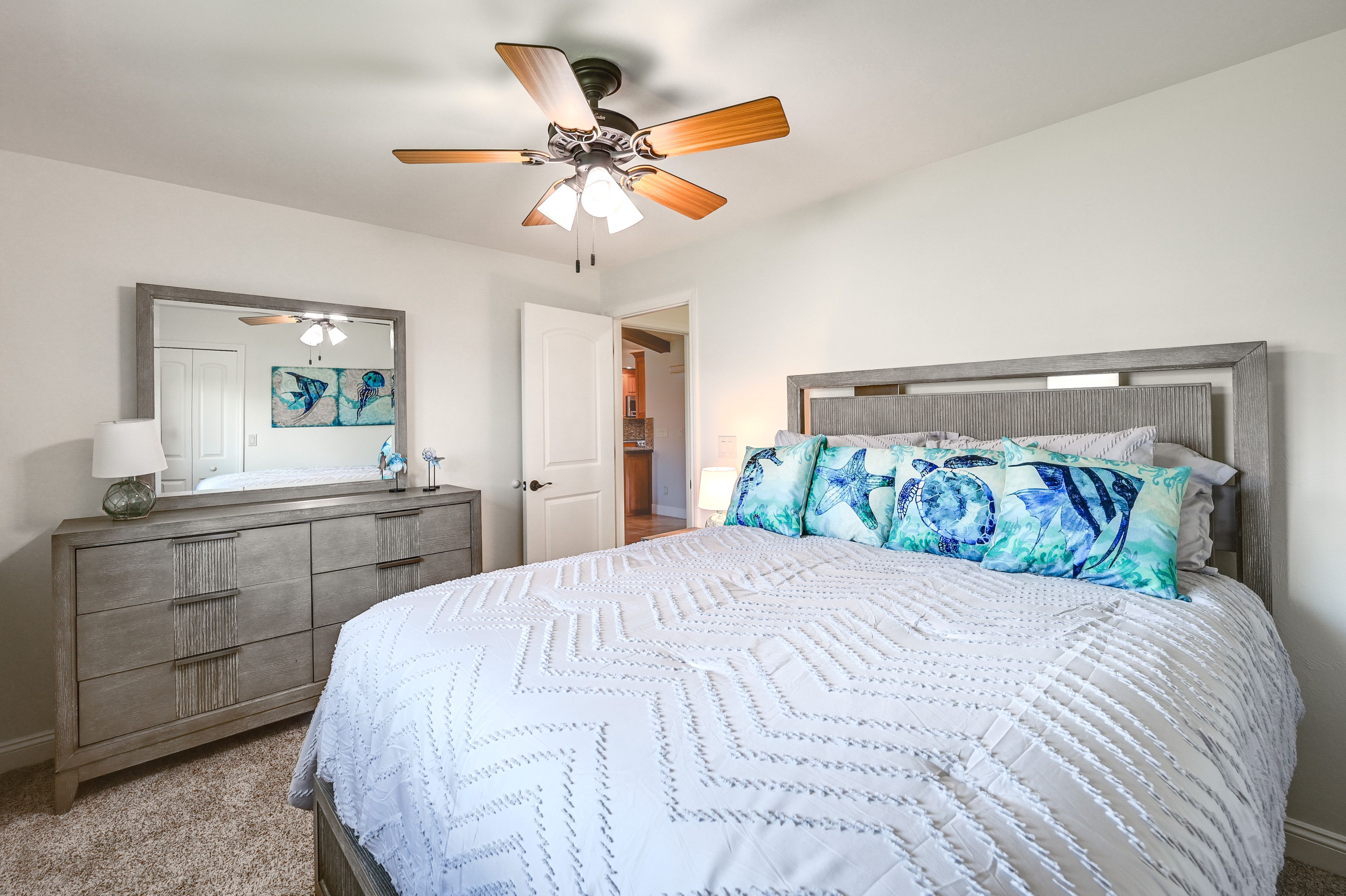 Bedroom 2 | Queen Bed