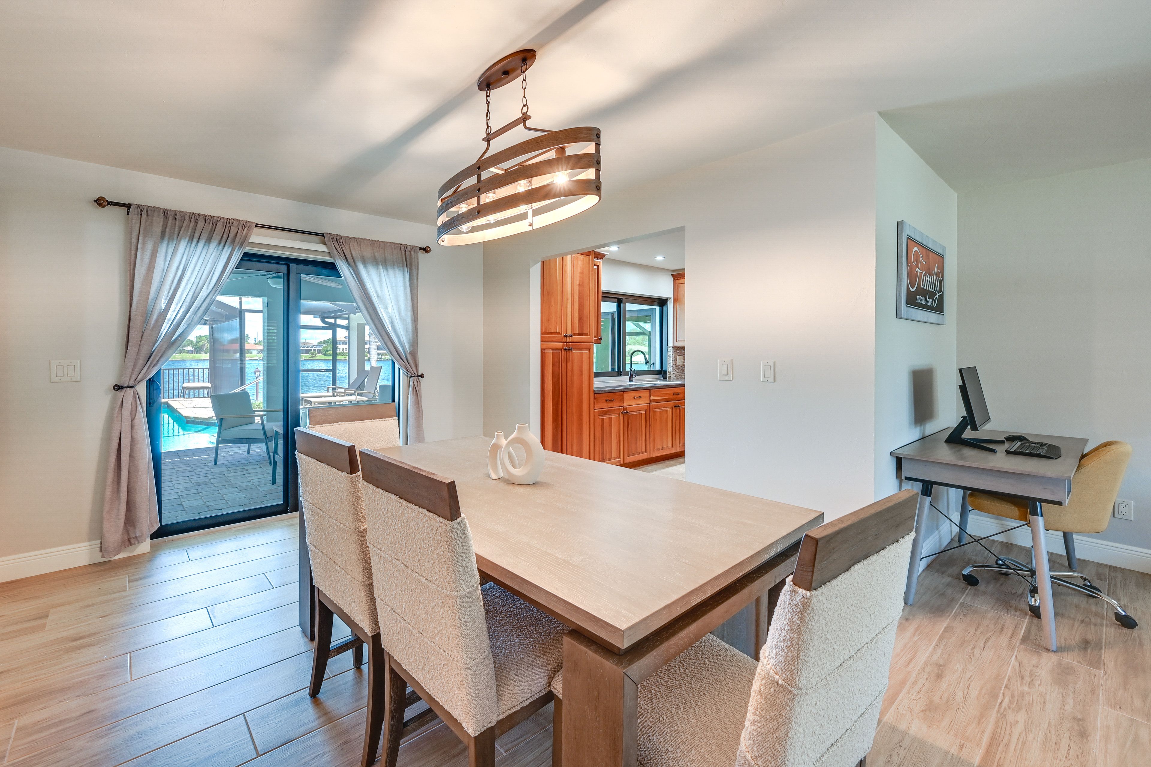 Dining Area | Dishware/Flatware Provided