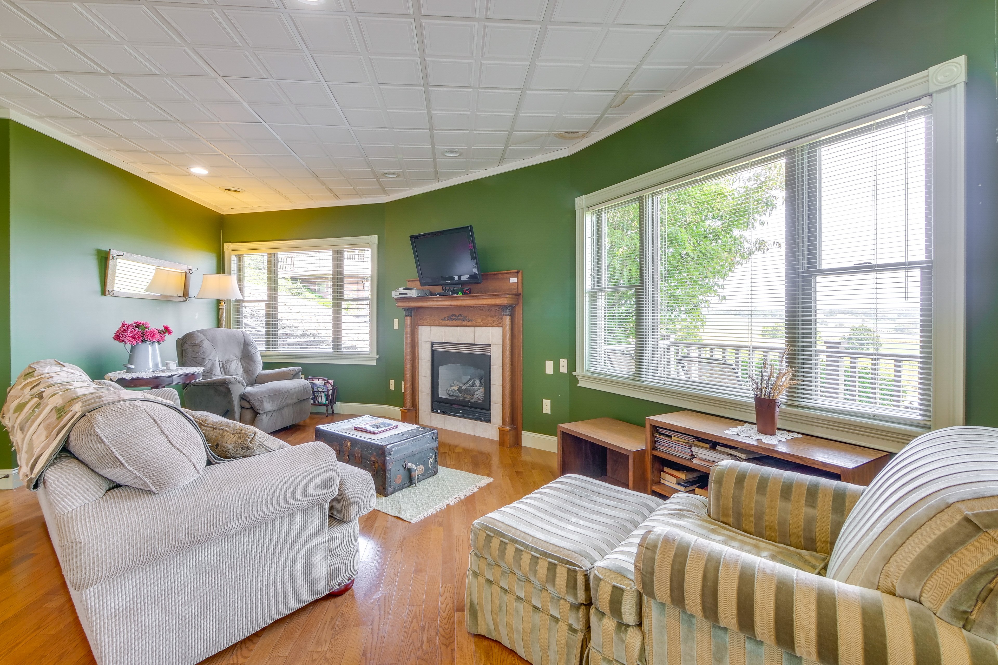 Living Room | Cable TV | Central A/C