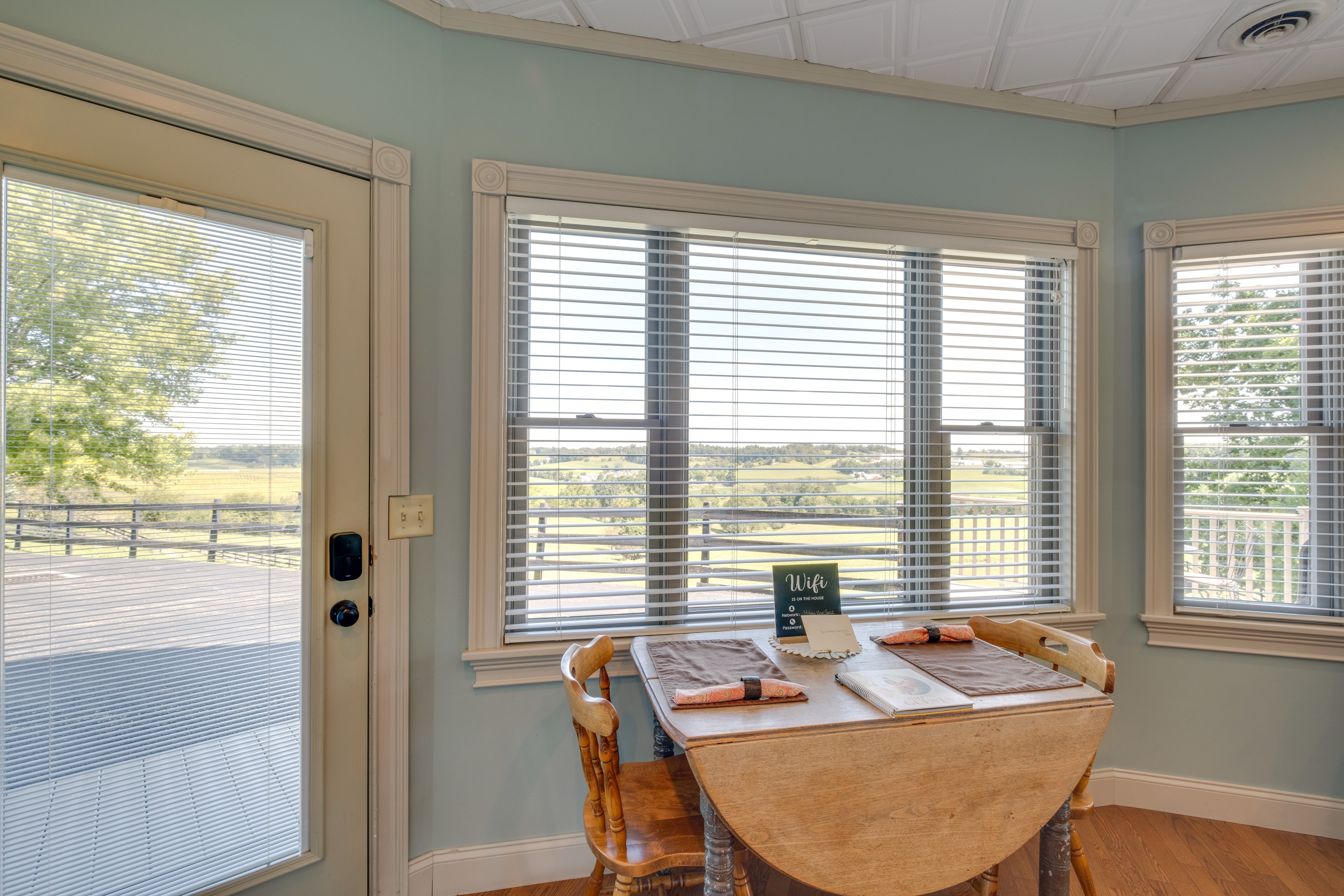 Dining Area | Dishware & Flatware Provided
