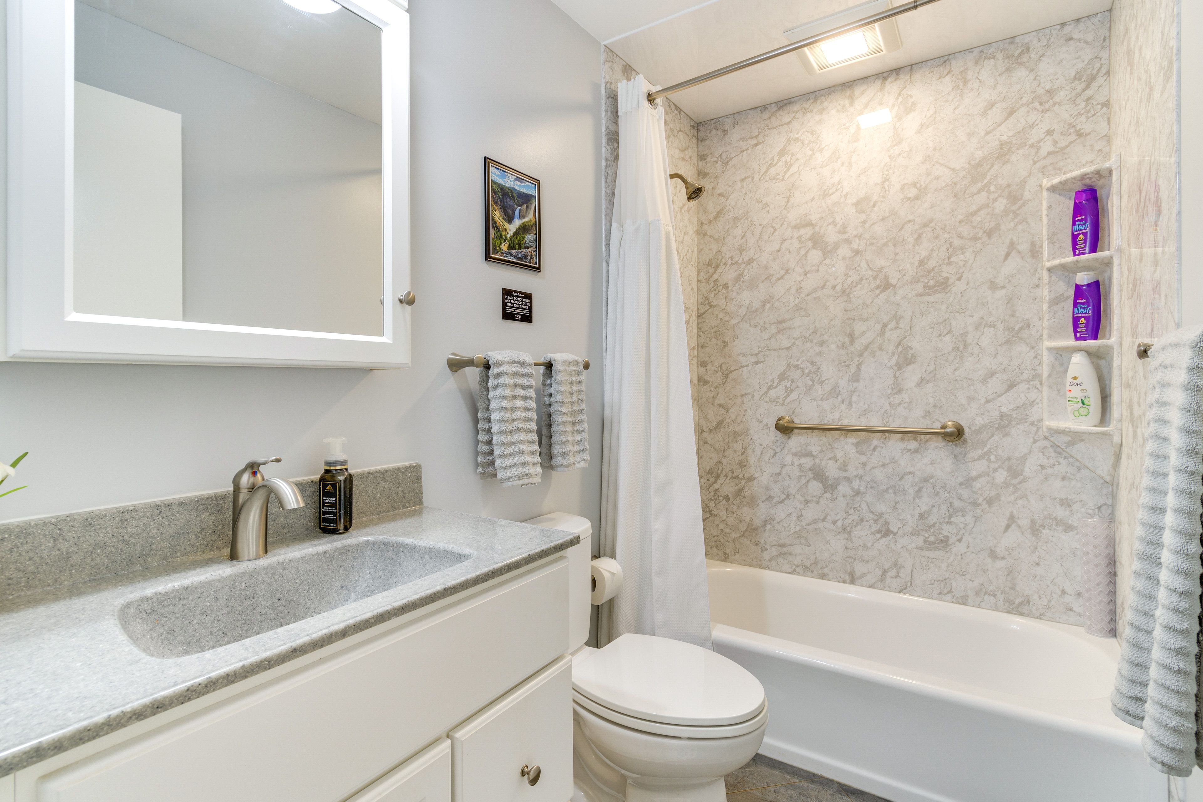 Full Bathroom | Towels Provided | Complimentary Toiletries | Hair Dryer