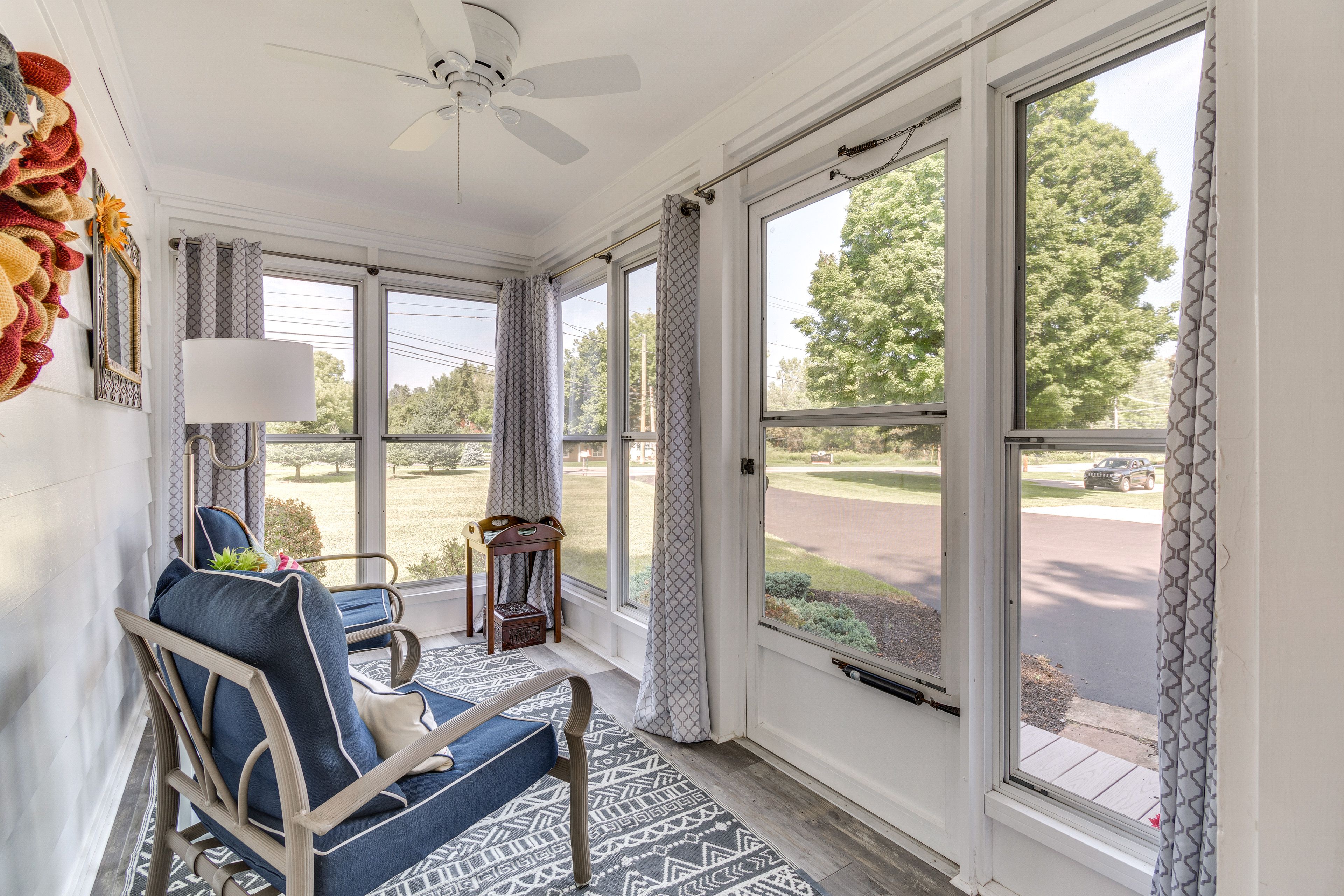 Screened Porch | Single-Story House | Self Check-In