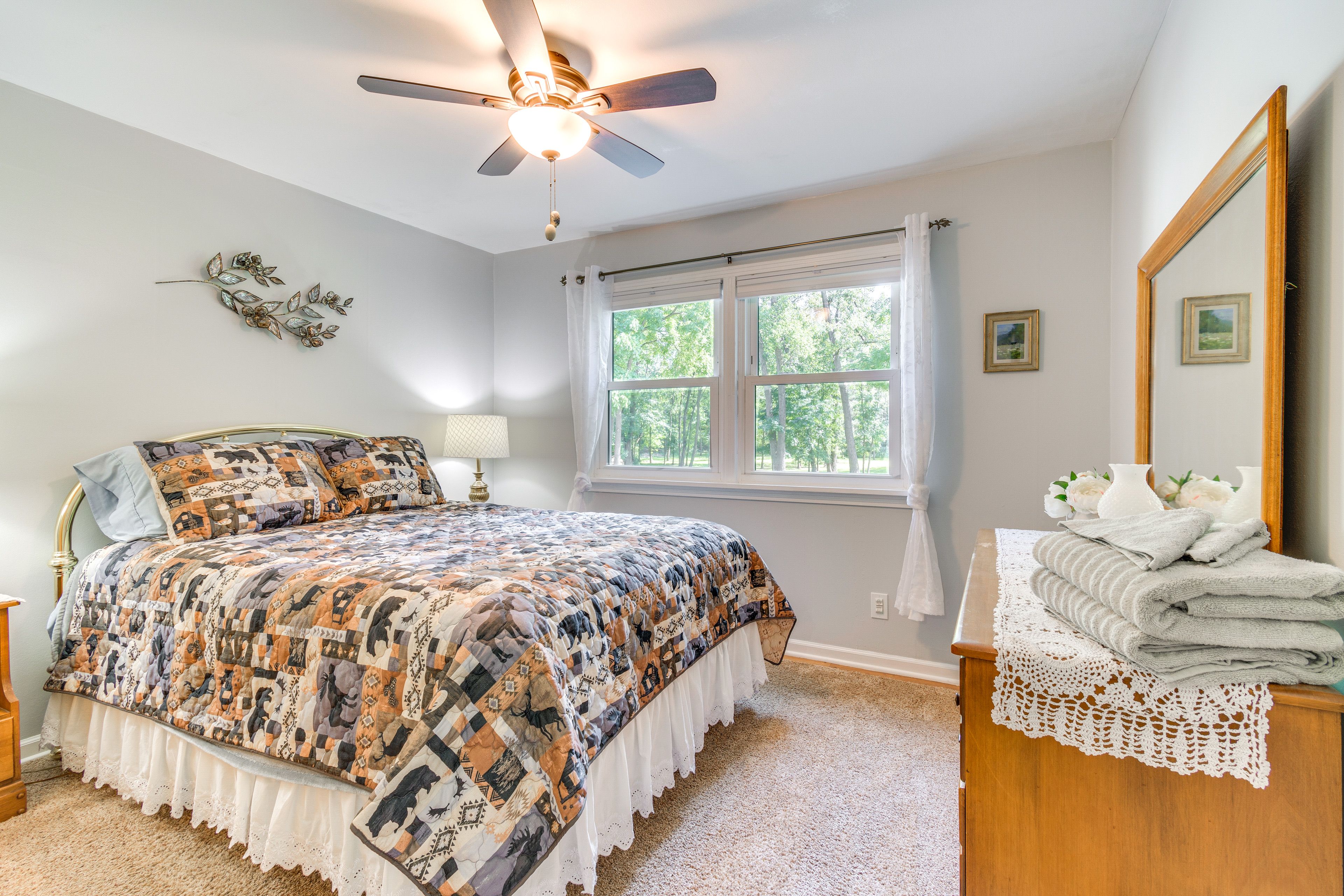 Bedroom 2 | Queen Bed