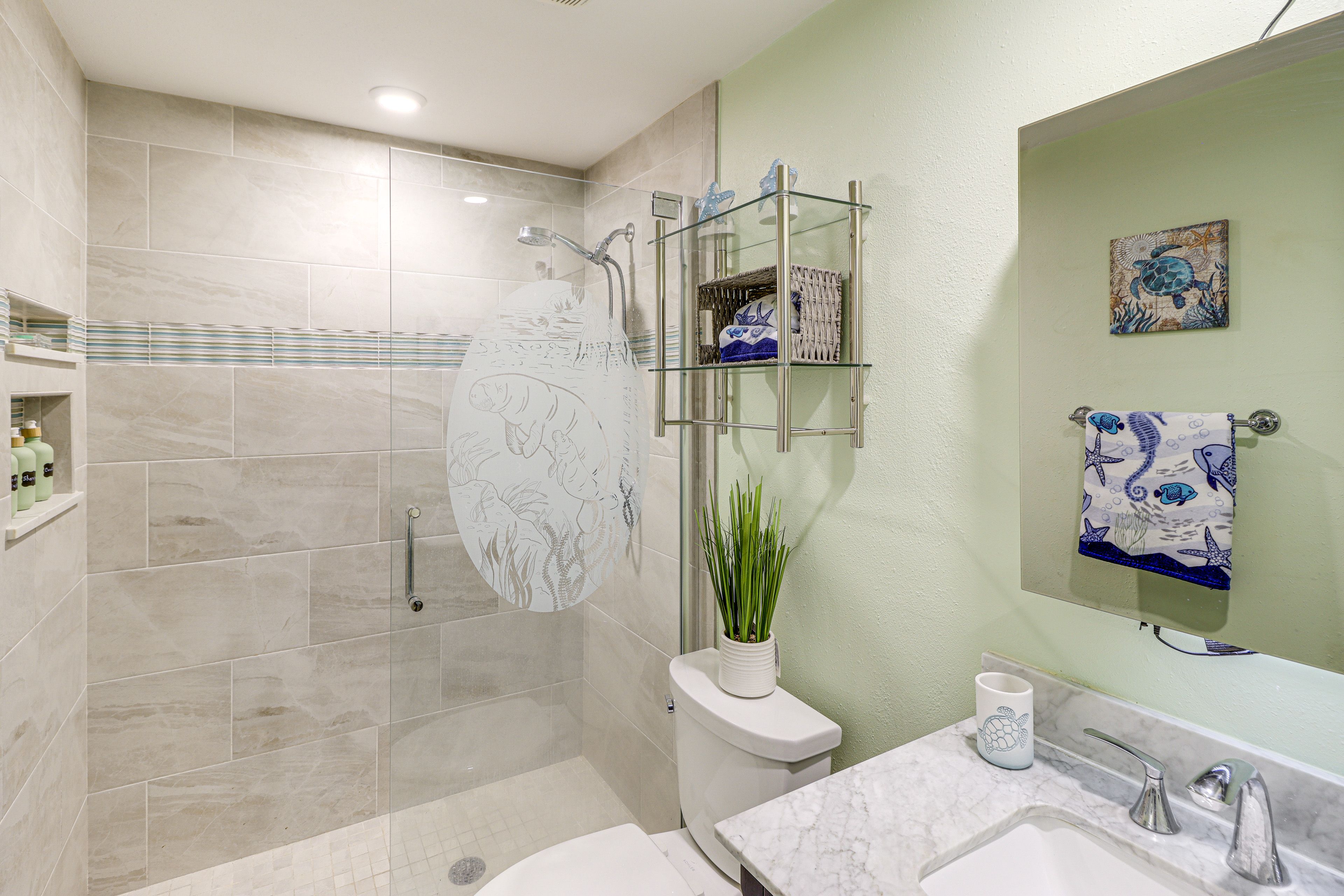 Full Bathroom | Complimentary Toiletries