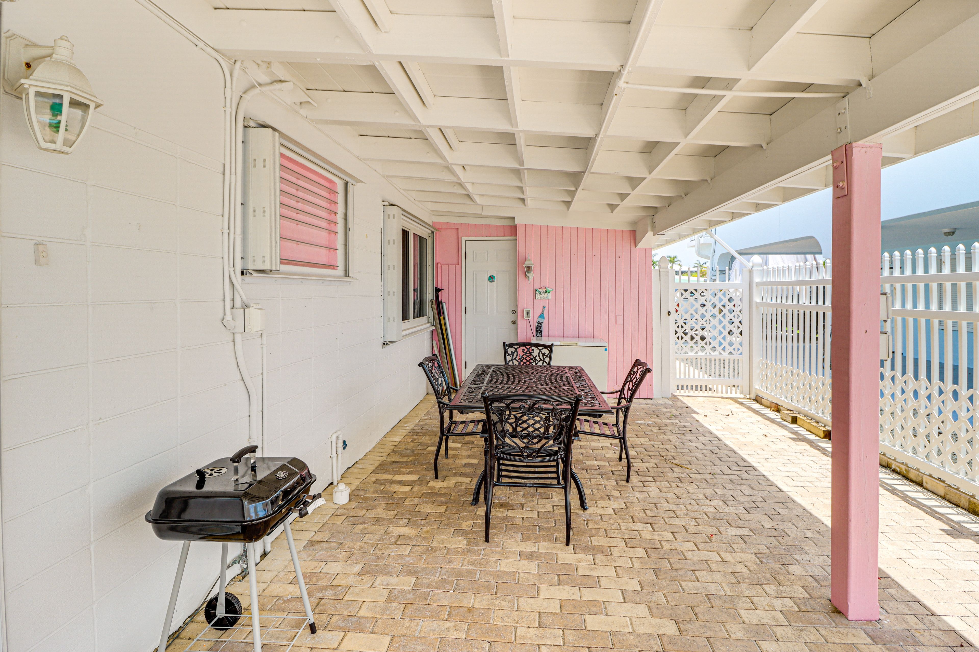 Covered Patio | Gas Grill | Outdoor Dining Area