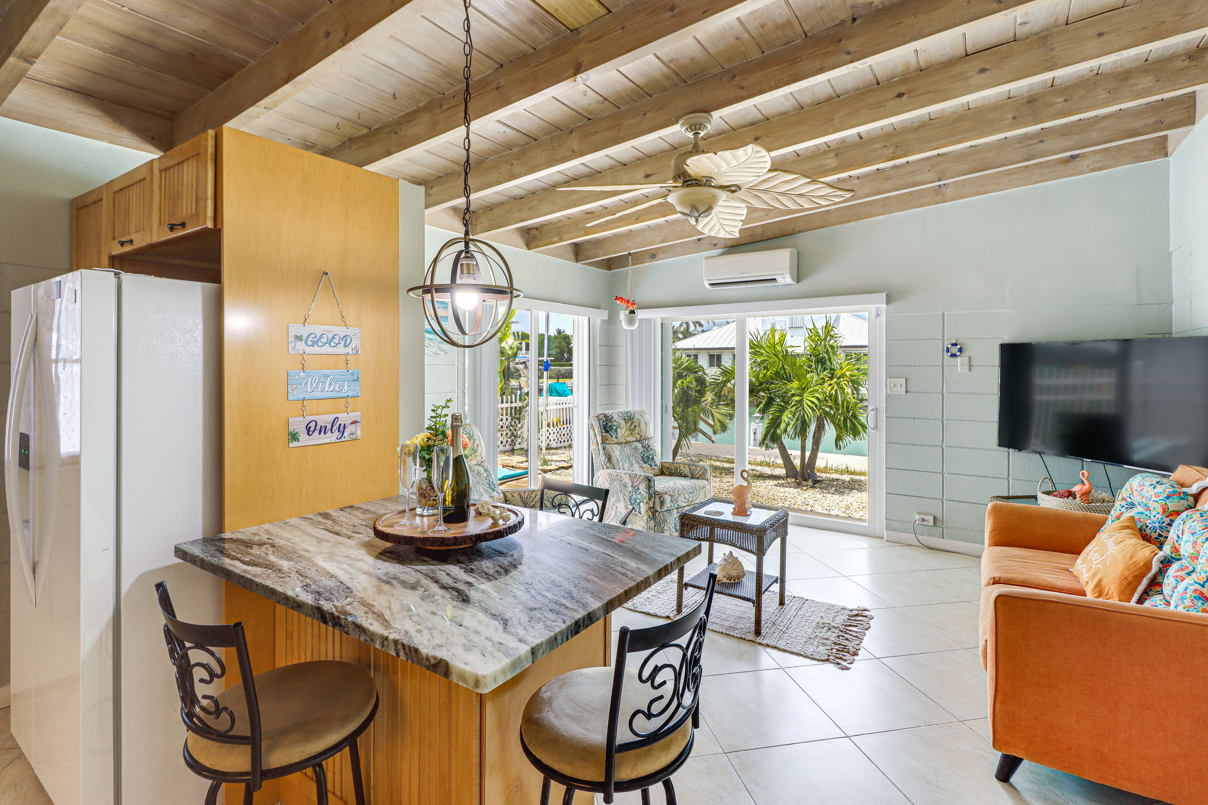 Dining Area | Canal View | Free WiFi