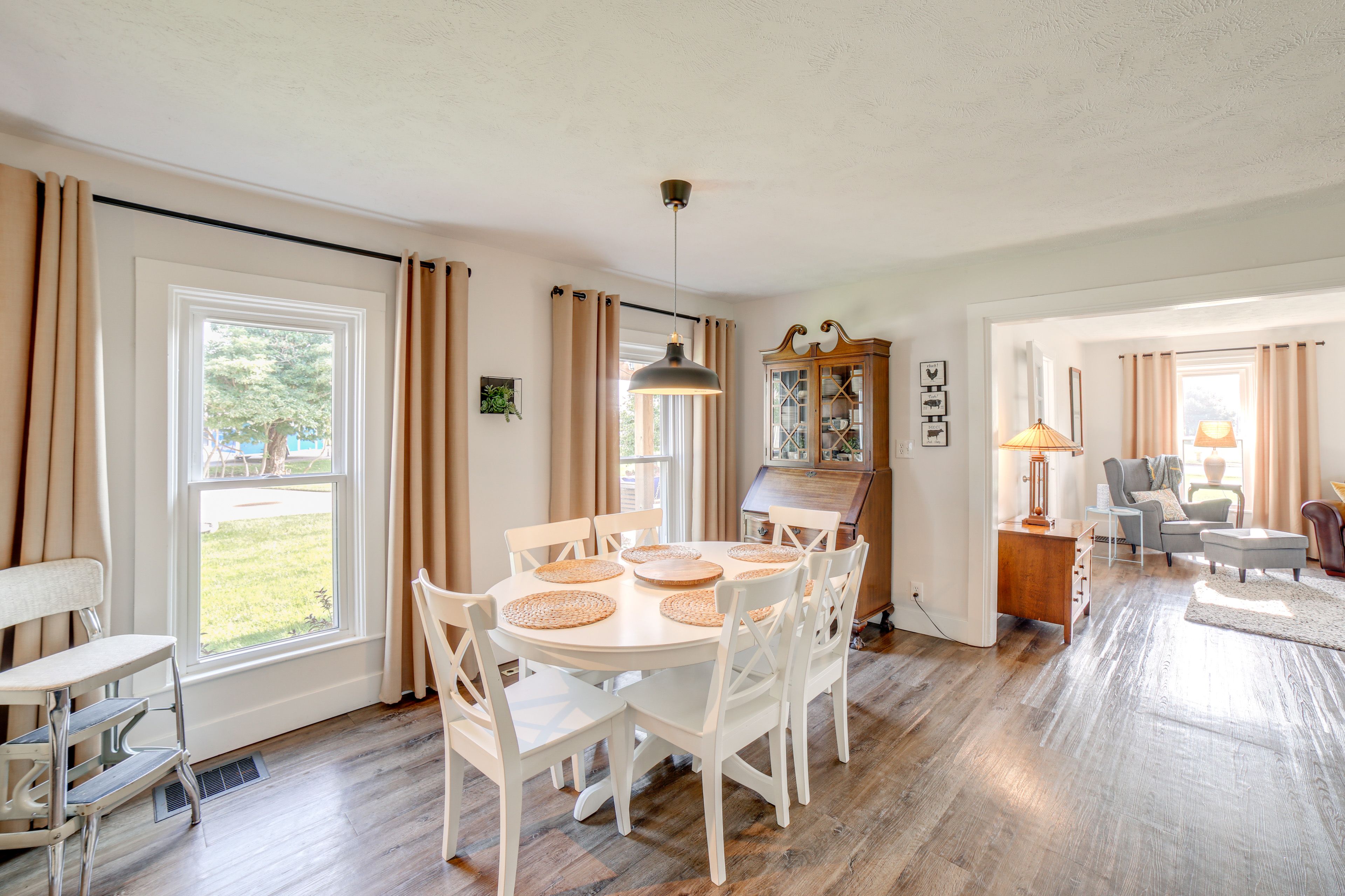 Main House | Dining Area | 1st Floor | Dishware & Flatware