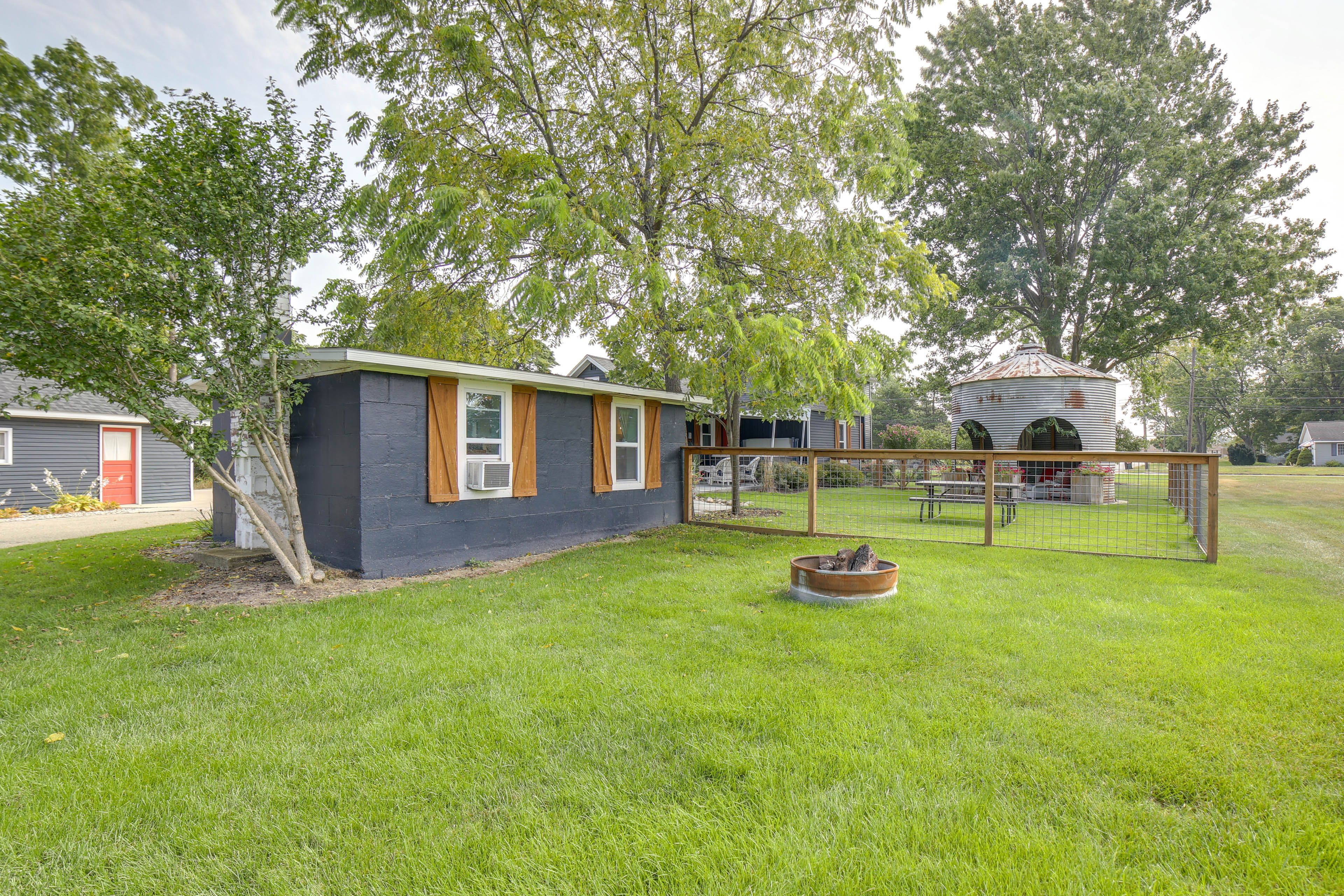 Private Yard | Wood-Burning Fire Pit