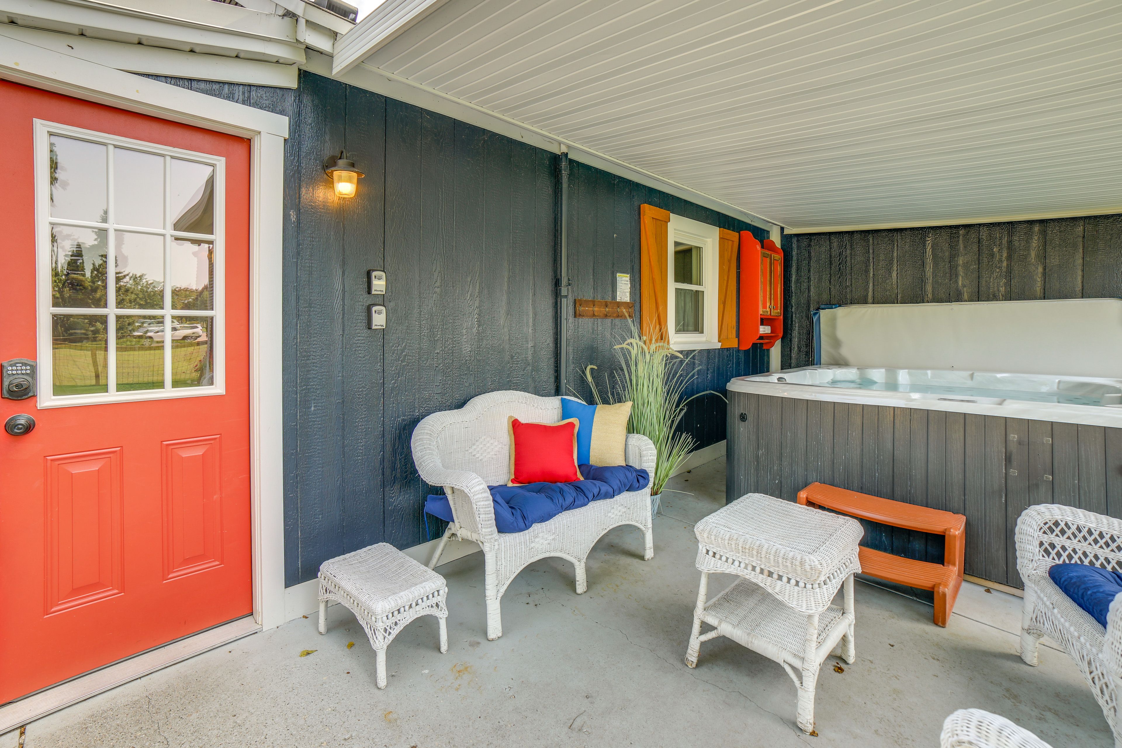 Covered Patio | 7-Person Hot Tub