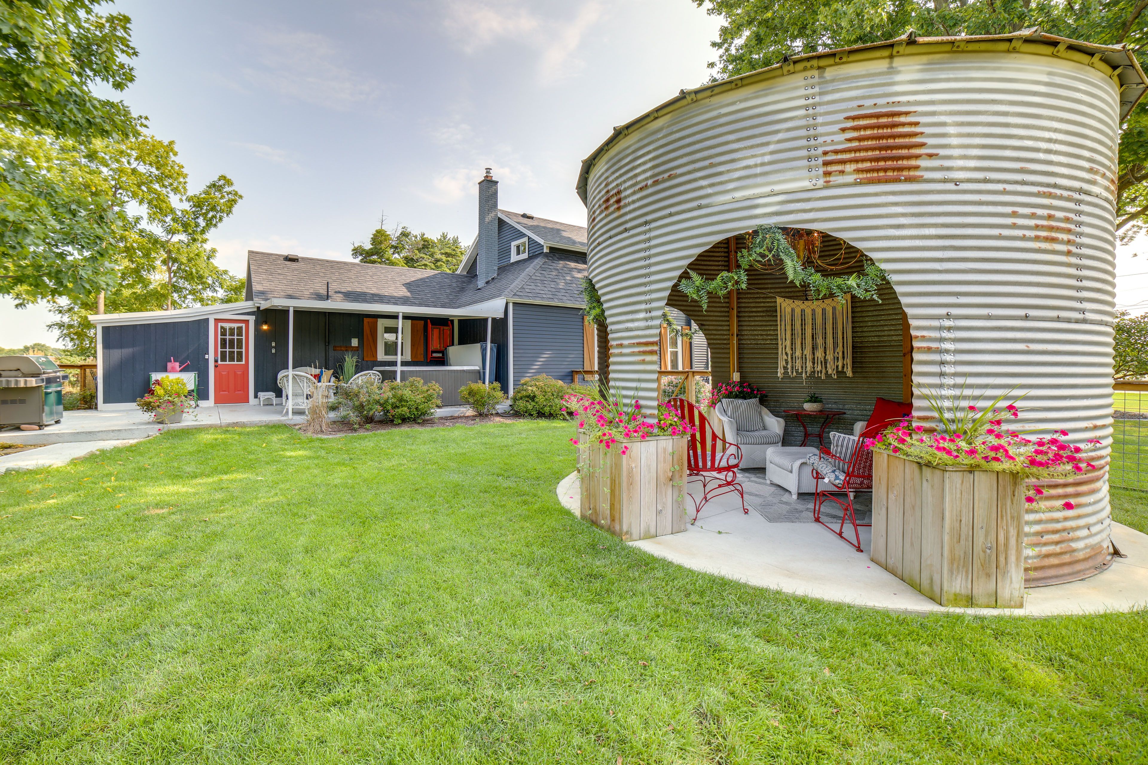 Hudsonville Vacation Rental | 5BR | 1BA | 1 Step to Enter | 1,535 Sq Ft