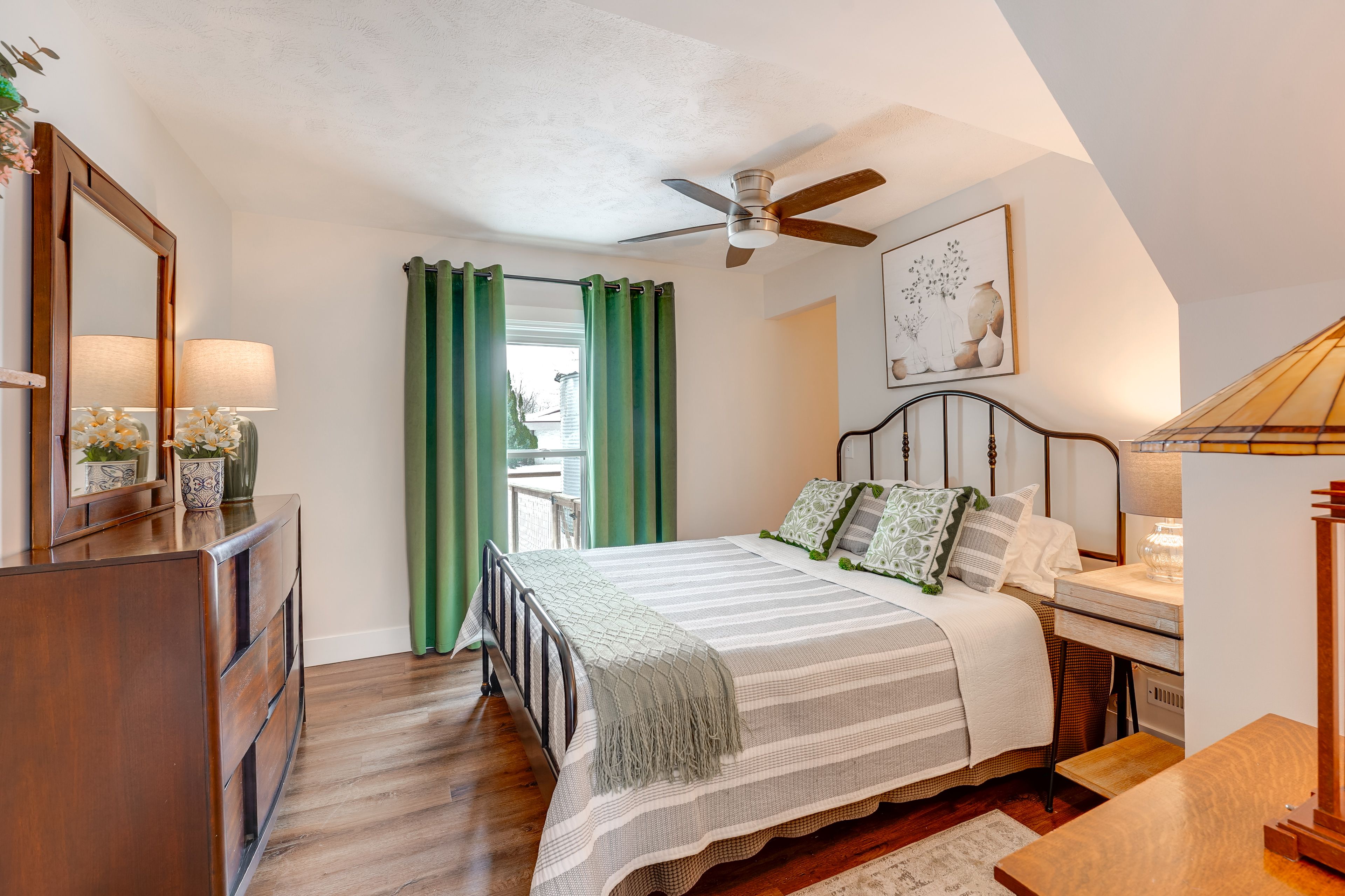 Main House | Bedroom 1 | 1st Floor | Queen Bed | Linens Provided