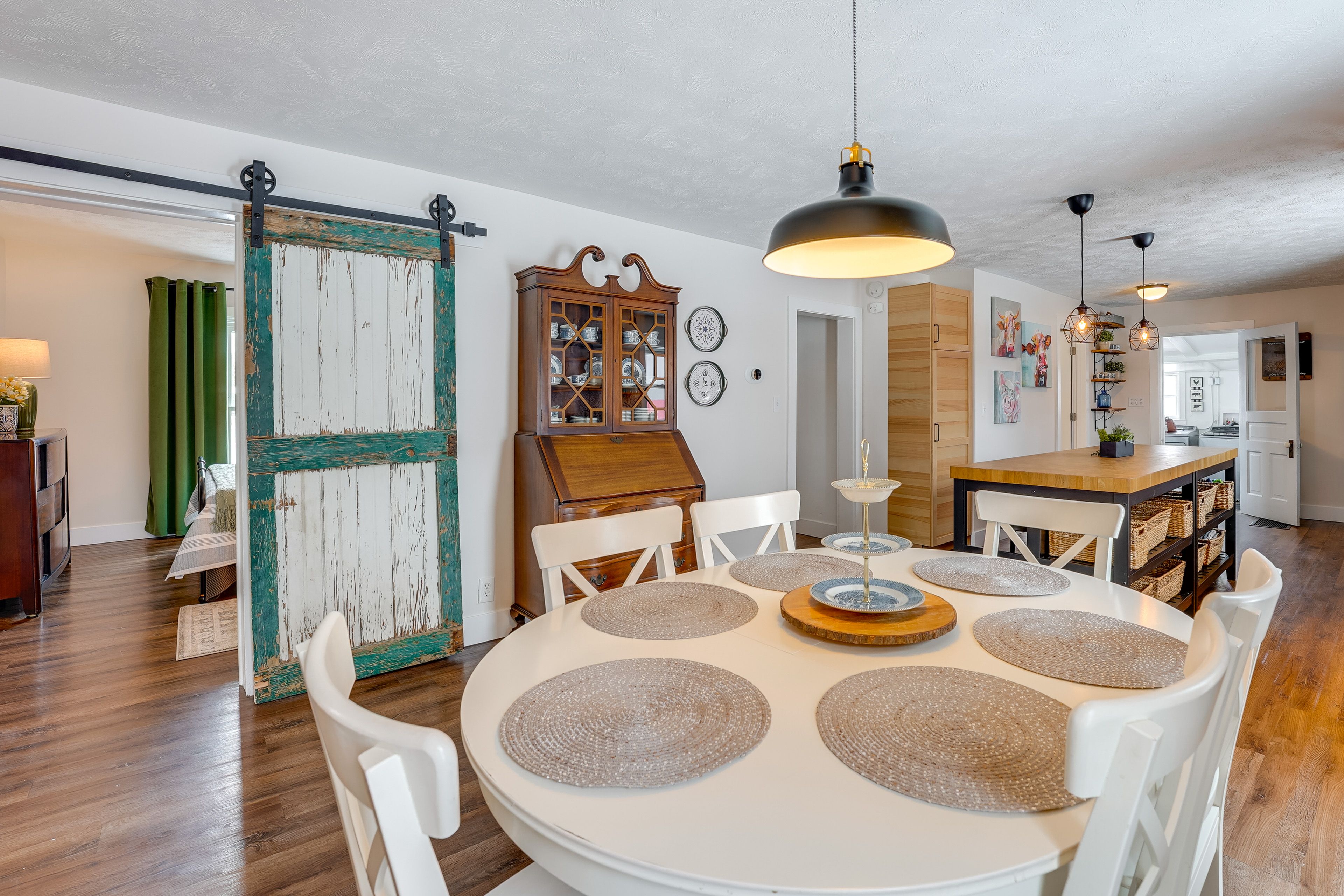 Main House | Dining Area | 1st Floor | Dishware & Flatware