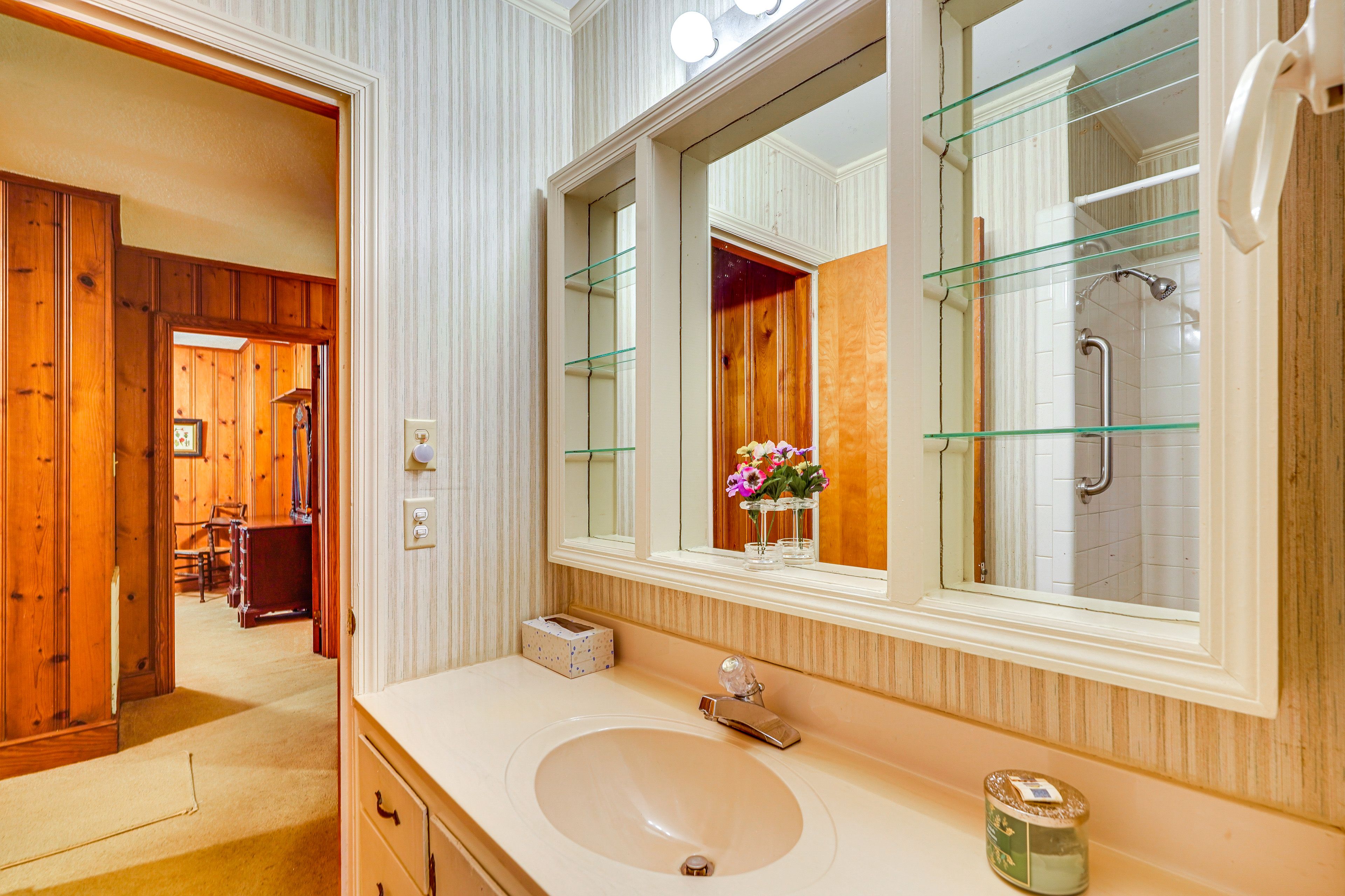 Bathroom | Complimentary Toiletries | Towels Provided