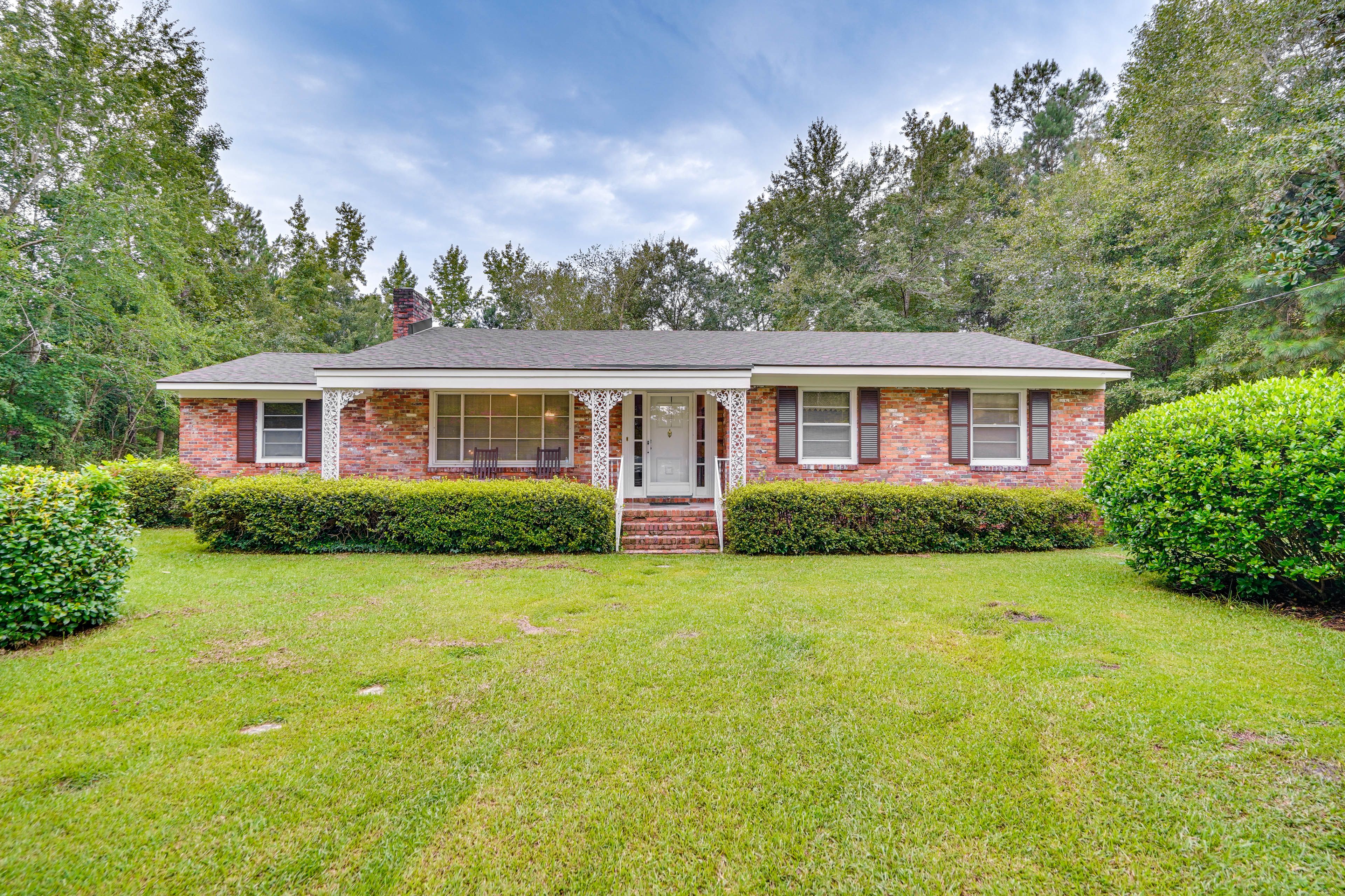 Lumberton Vacation Rental | 3BR | 1.5BA | 1,670 Sq Ft | Stairs Required to Enter