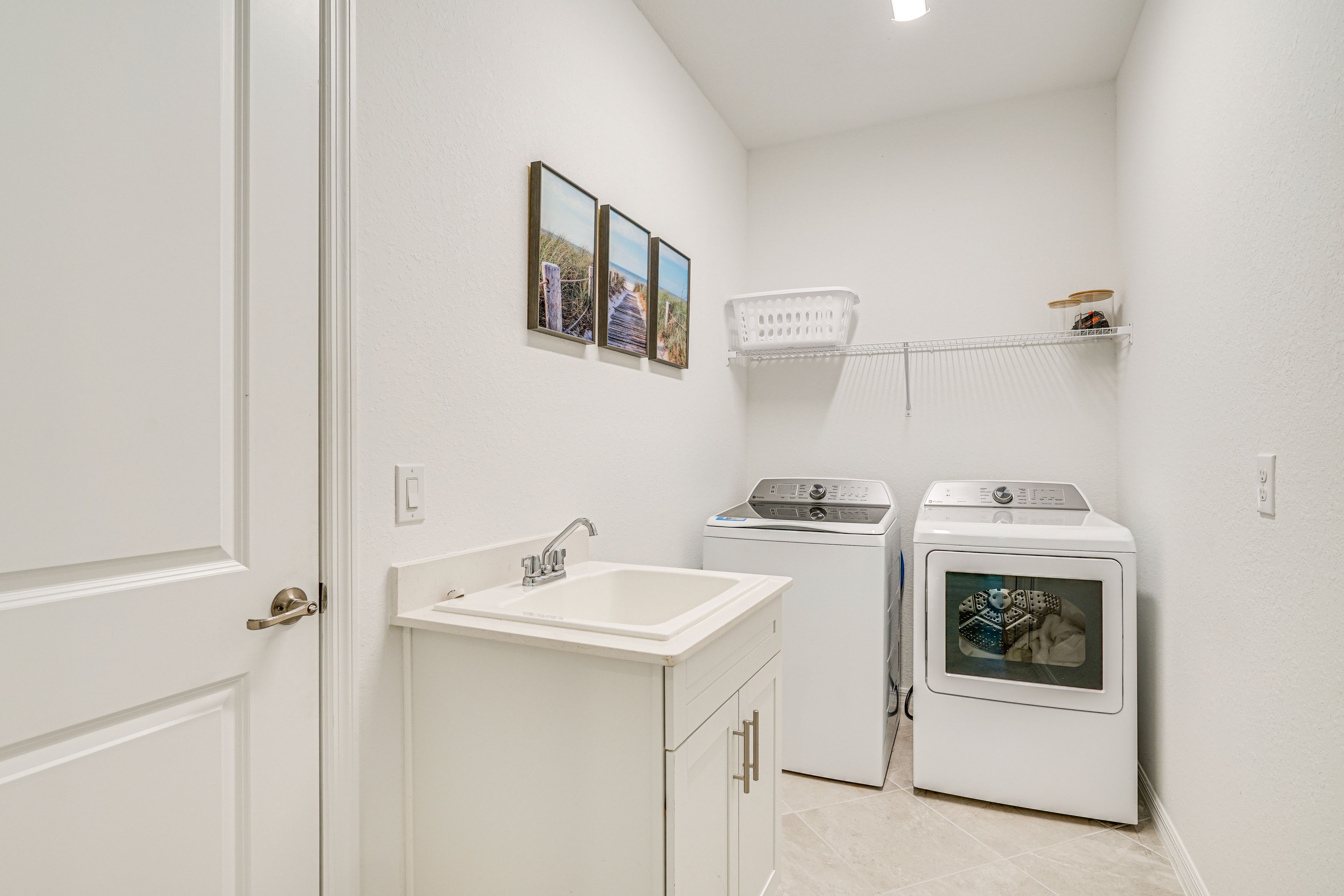 Laundry Room | Washer & Dryer