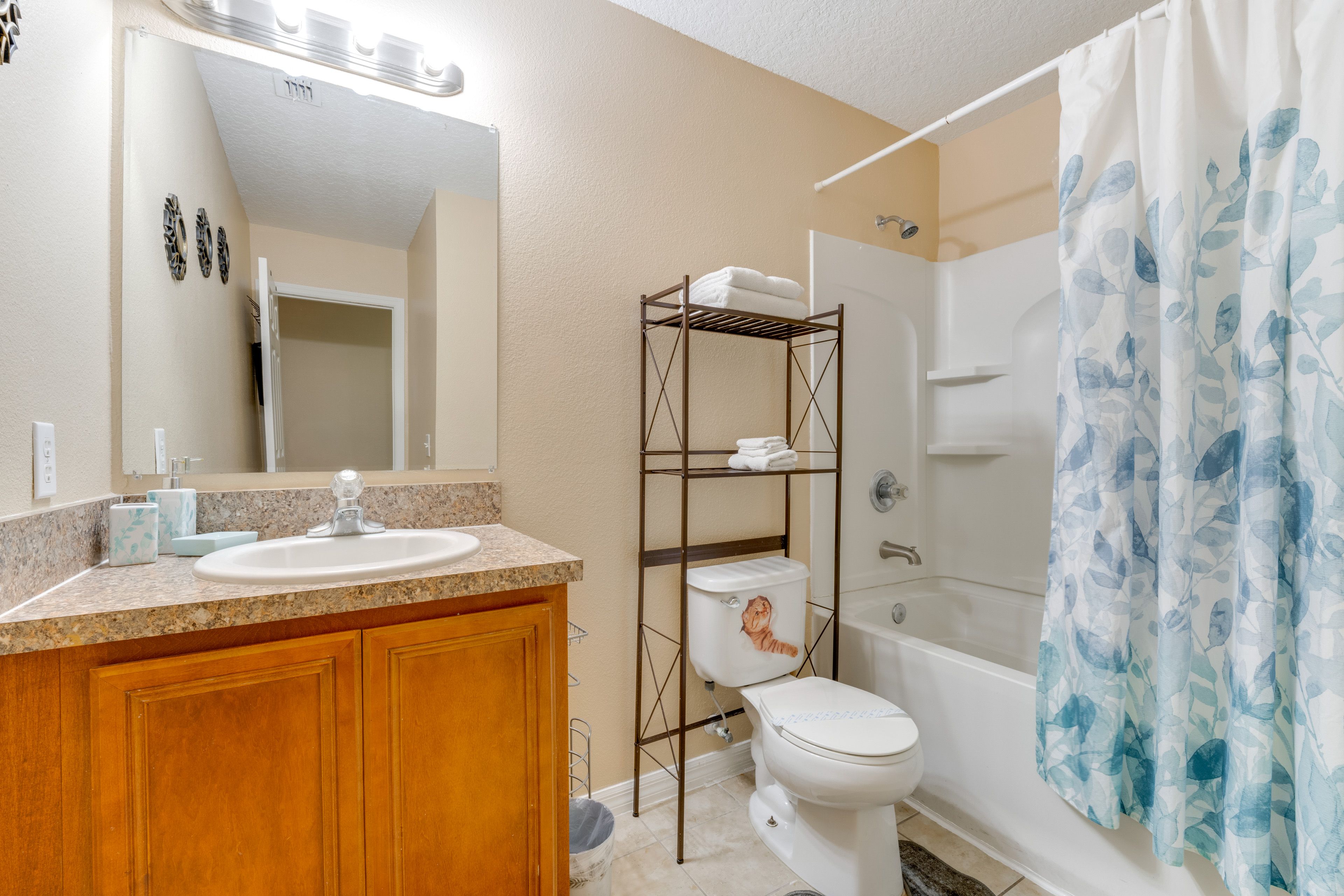 Full Bath | 2nd Floor