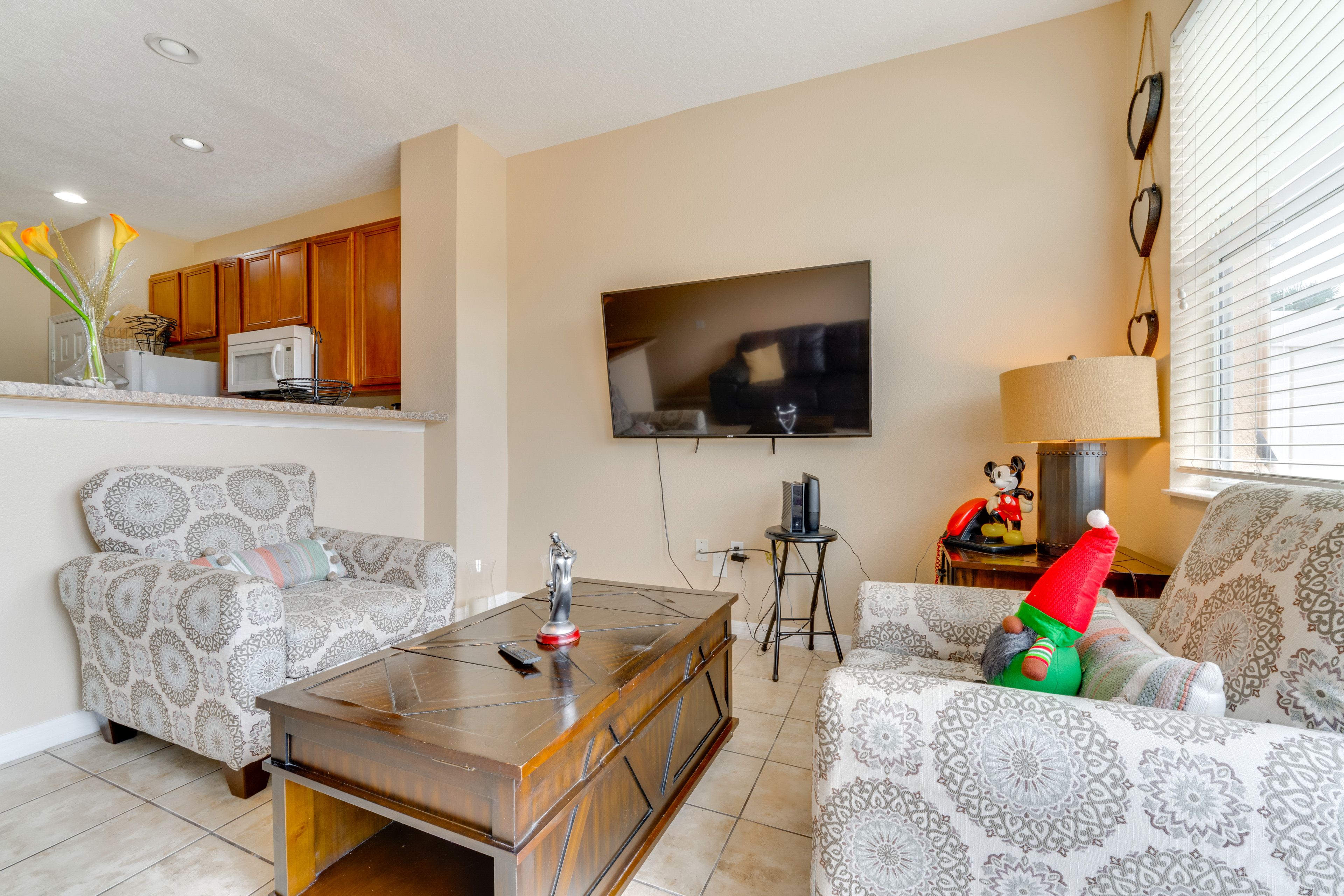 Living Room | Free WiFi | Smart TV